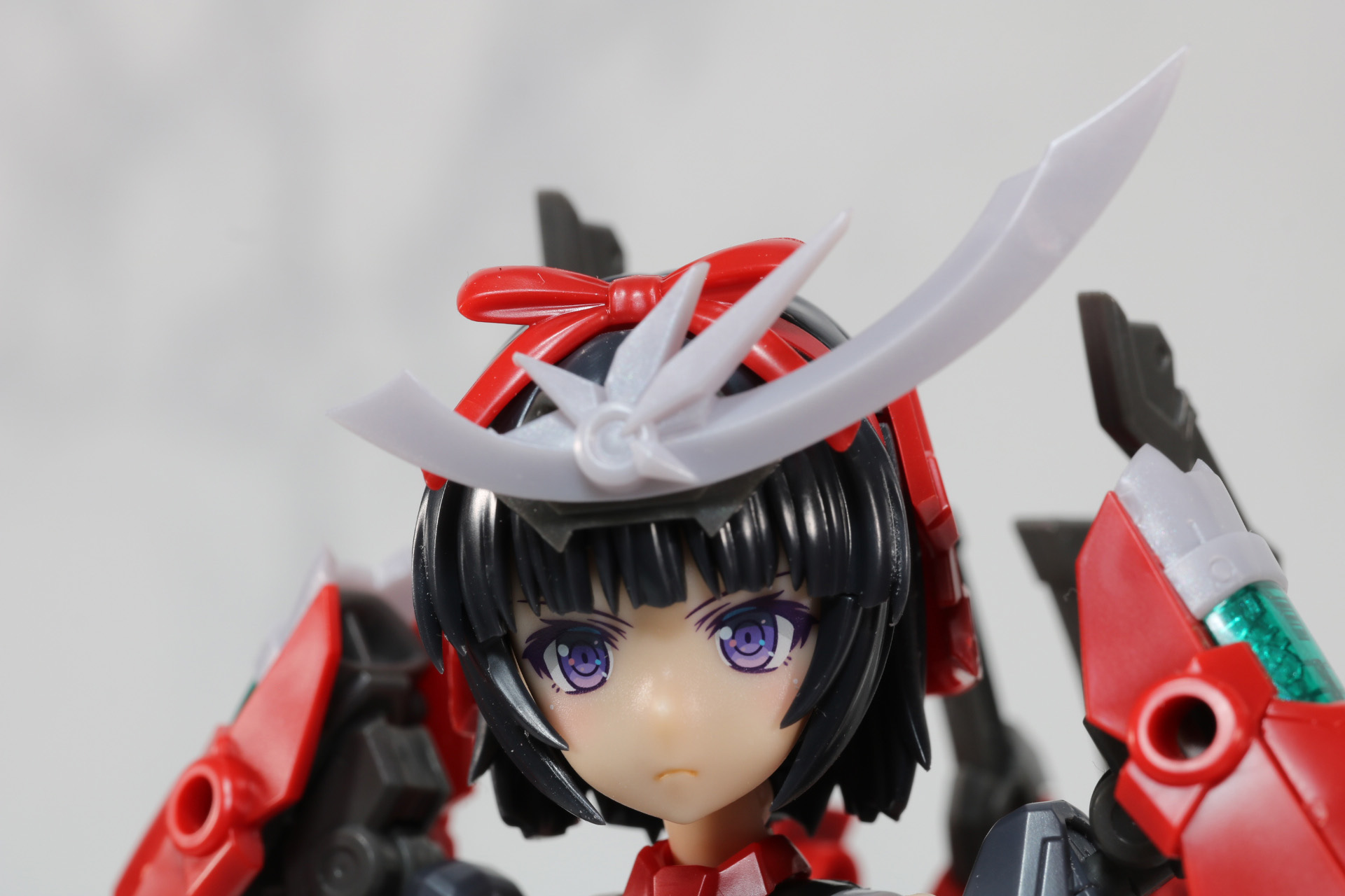 三日月型の兜飾りが武将のような雰囲気を放つ