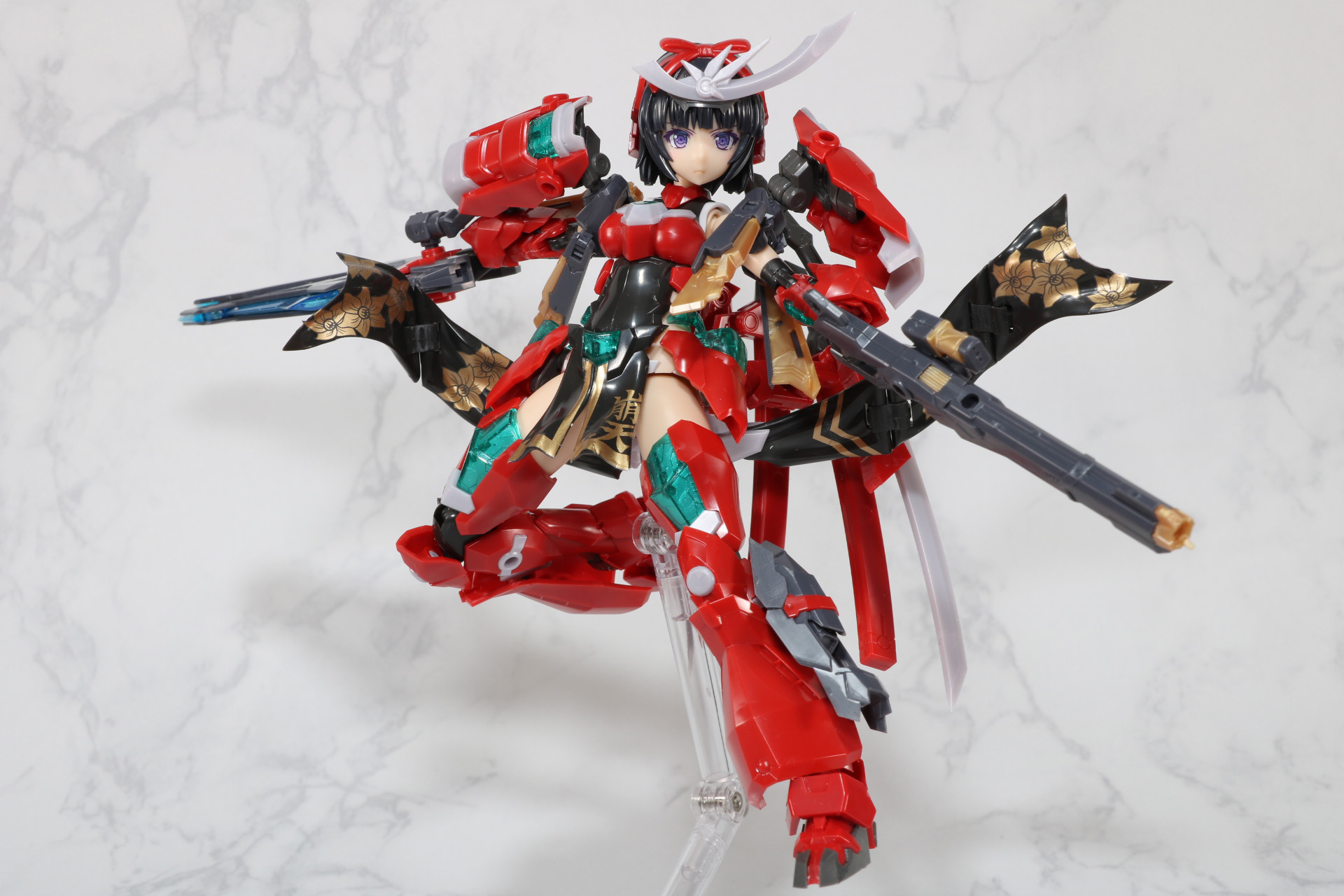 弓のような「キョウテン」の「拡散射撃形態」で雑兵を蹴散らす。口元もマスクで覆えばまさに猛将