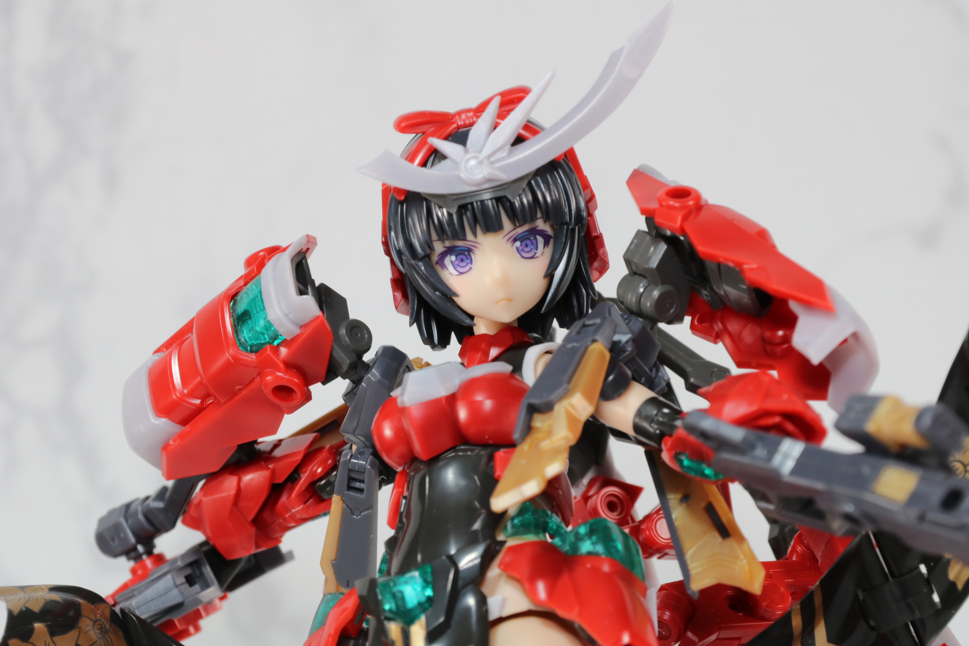 弓のような「キョウテン」の「拡散射撃形態」で雑兵を蹴散らす。口元もマスクで覆えばまさに猛将