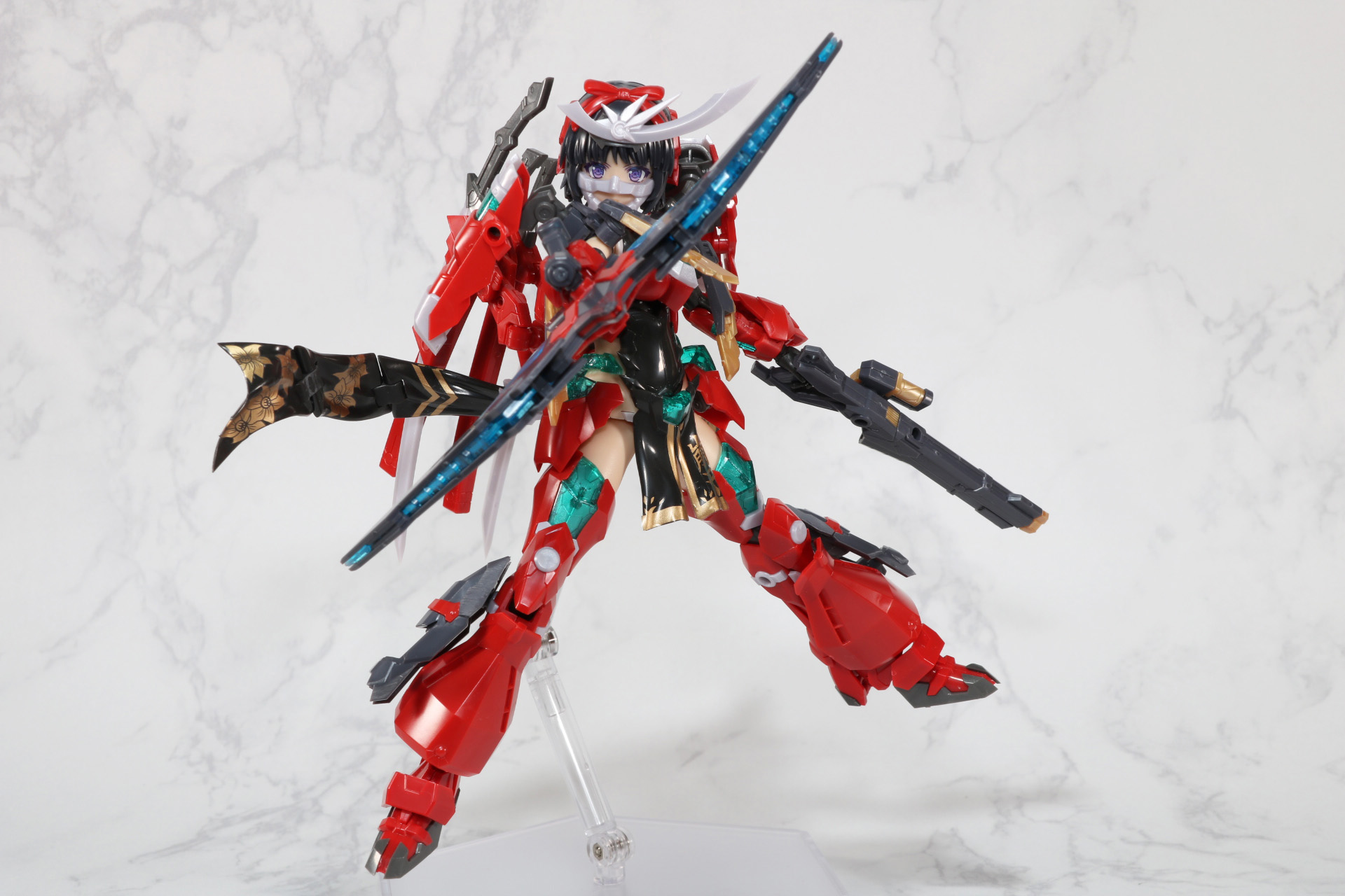 弓のような「キョウテン」の「拡散射撃形態」で雑兵を蹴散らす。口元もマスクで覆えばまさに猛将