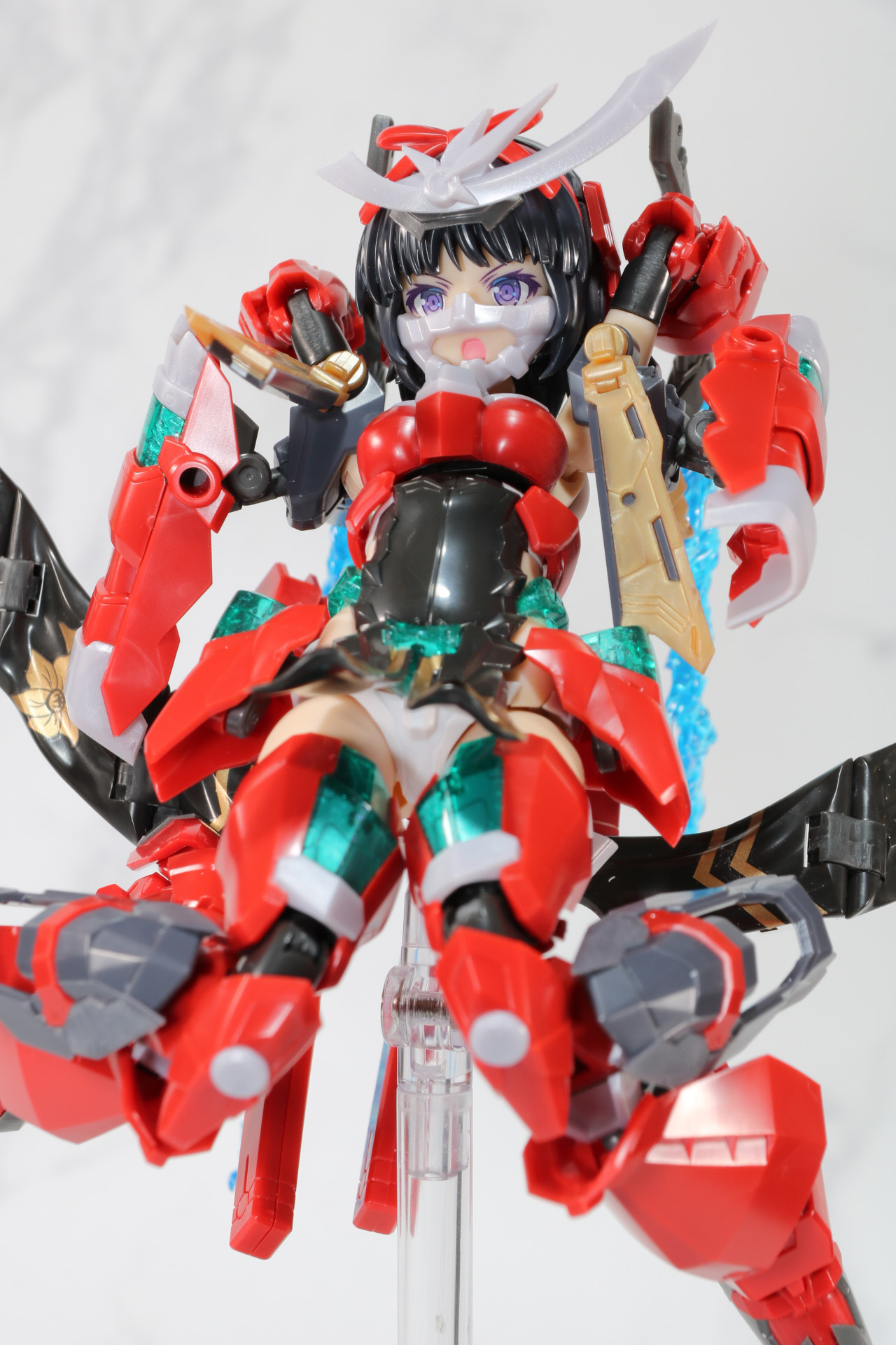 アタッチメントパーツを使用することで足裏に「テンカイ」、「サツガ」を装着したアクションも可能