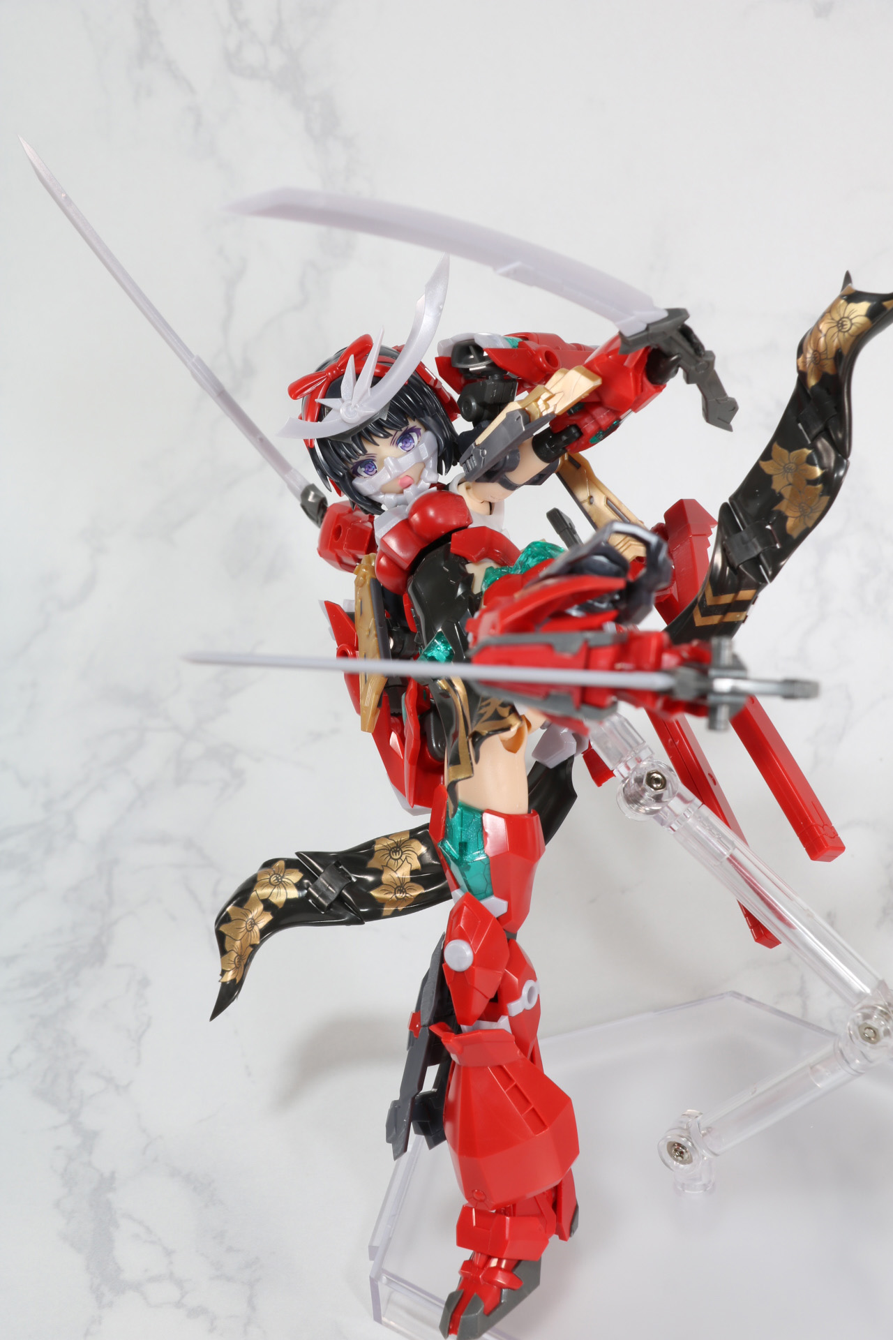 アタッチメントパーツを使用することで足裏に「テンカイ」、「サツガ」を装着したアクションも可能