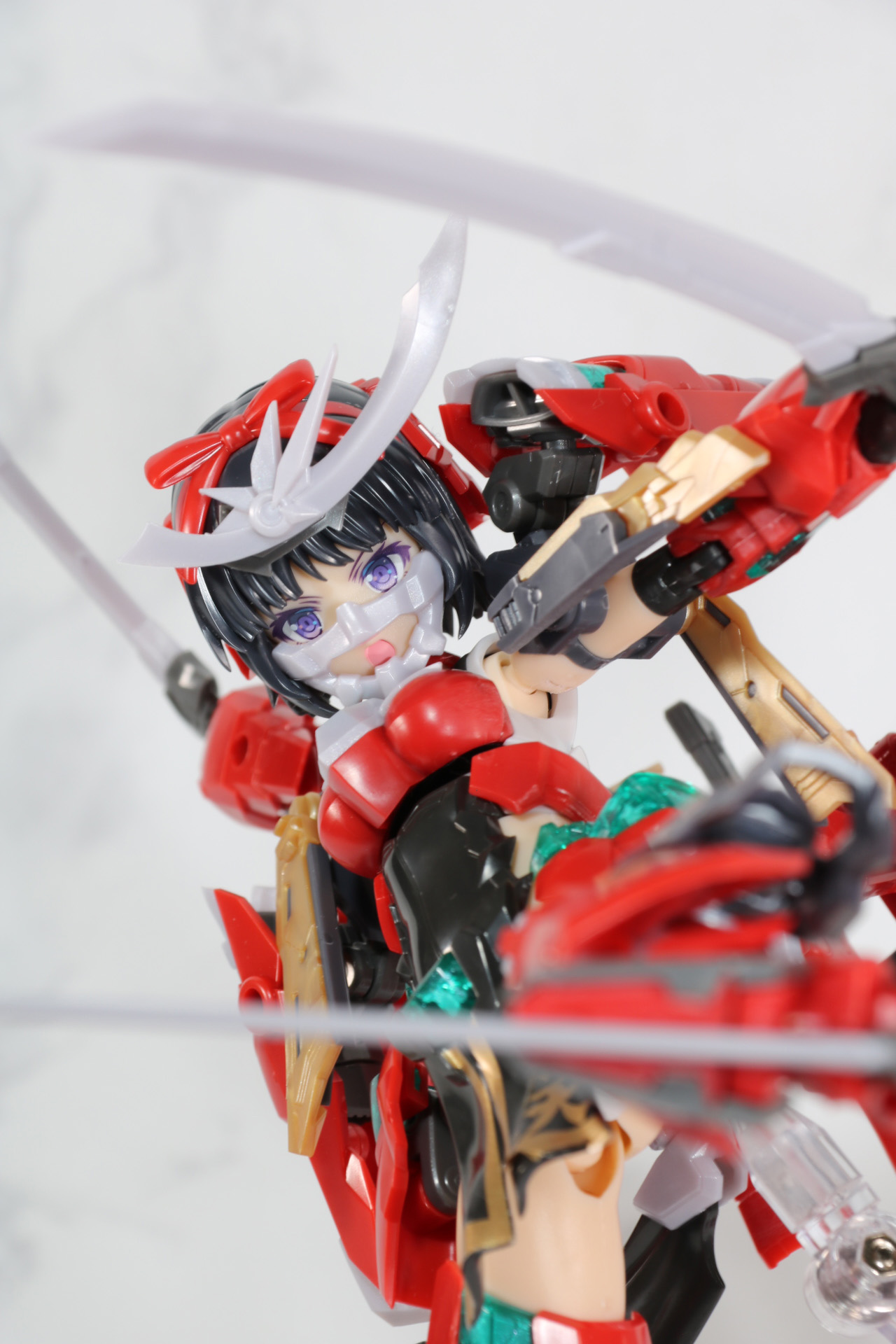 マスクパーツ単体で付け外すポーズもできる