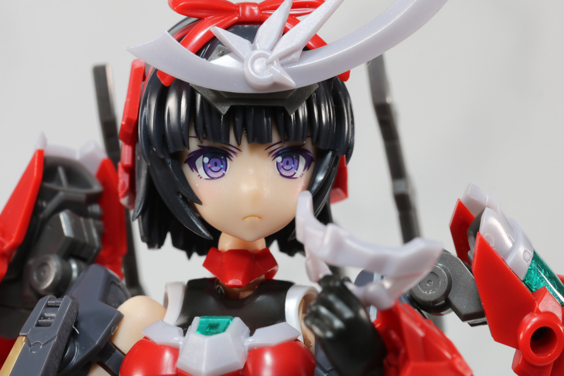 マスクパーツ単体で付け外すポーズもできる