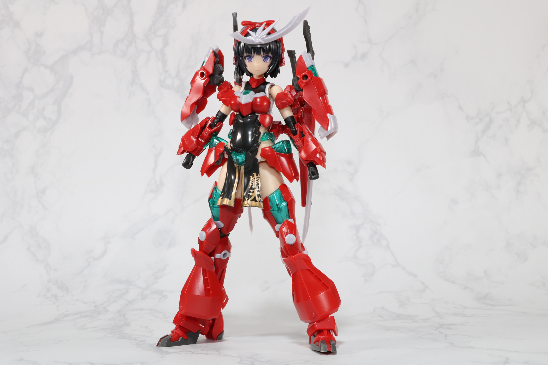 帯や肩のパーツ、脚部のブースターが外されている