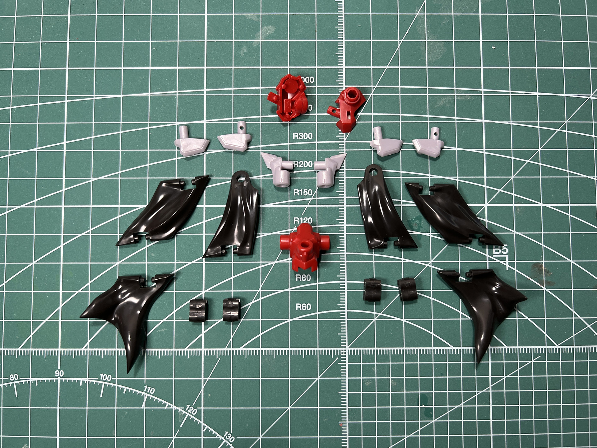 二つに伸びた帯で和のテイストが表現されている