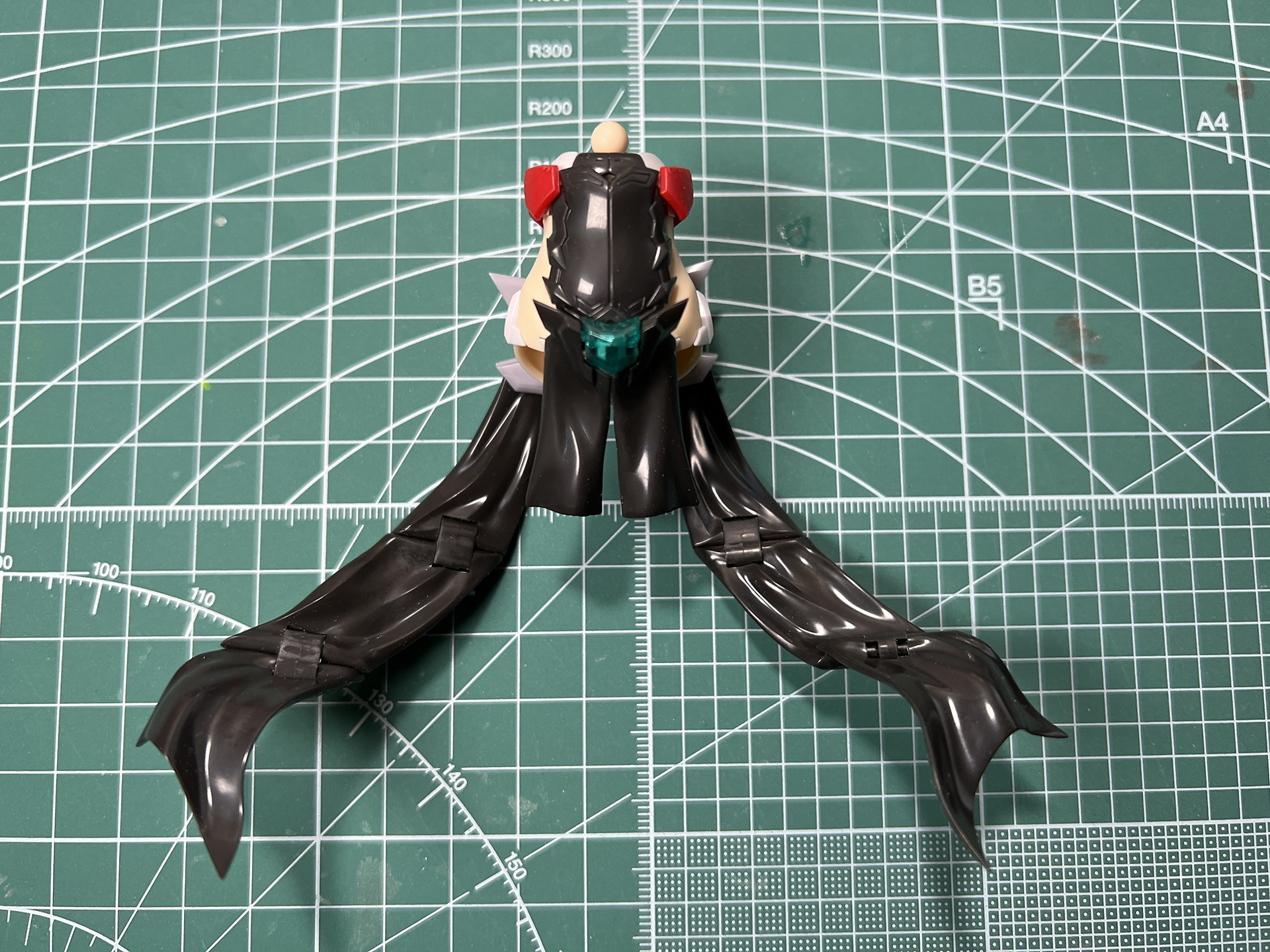 「マガツキ 崩天」では下半身の前部分と胸下のパーツの付け替え、脇にアーマーを追加する