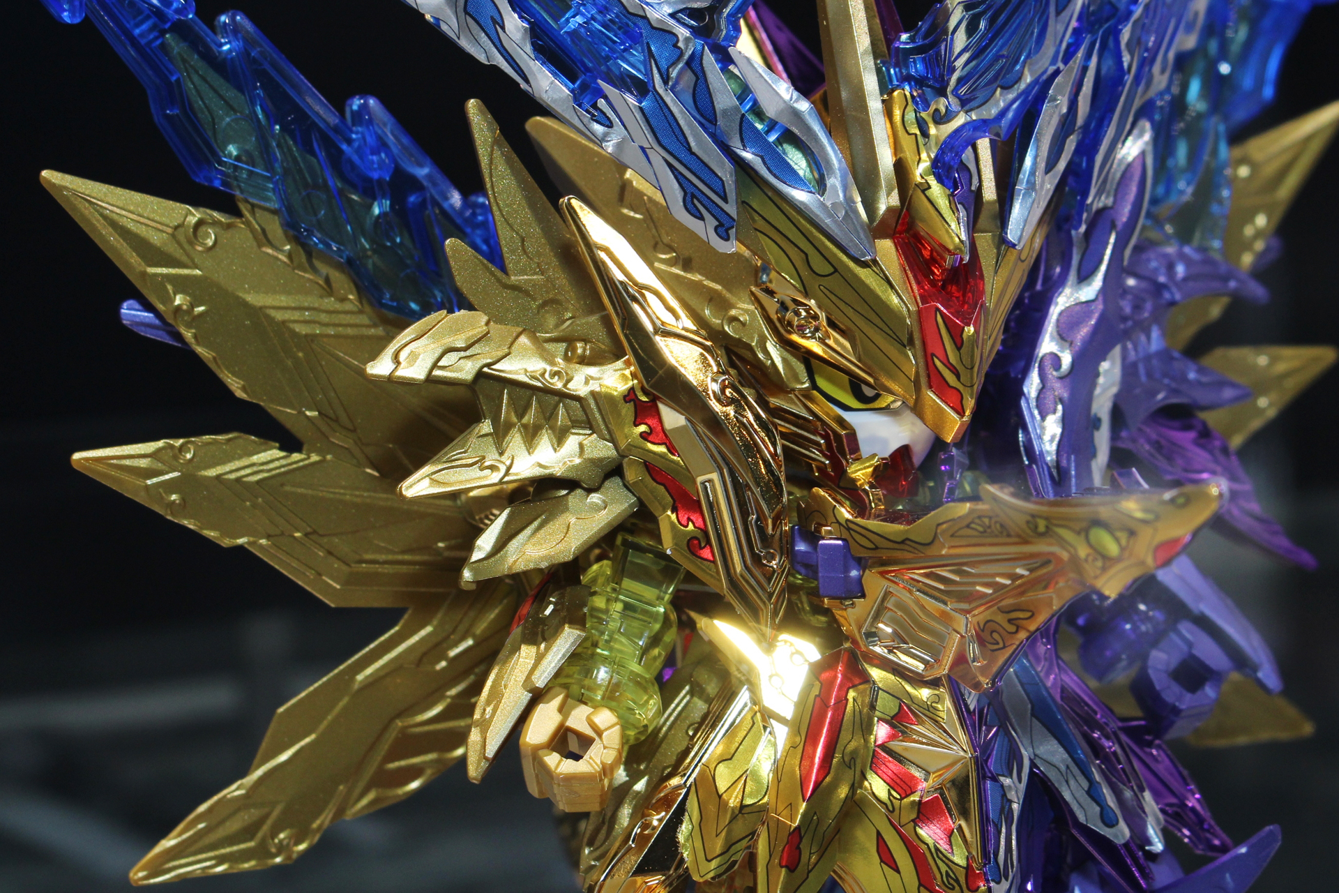 要所に使われたメッキパーツの反射に加え、エクストラフィニッシュのパーツの鈍い輝きがコントラストとなっている