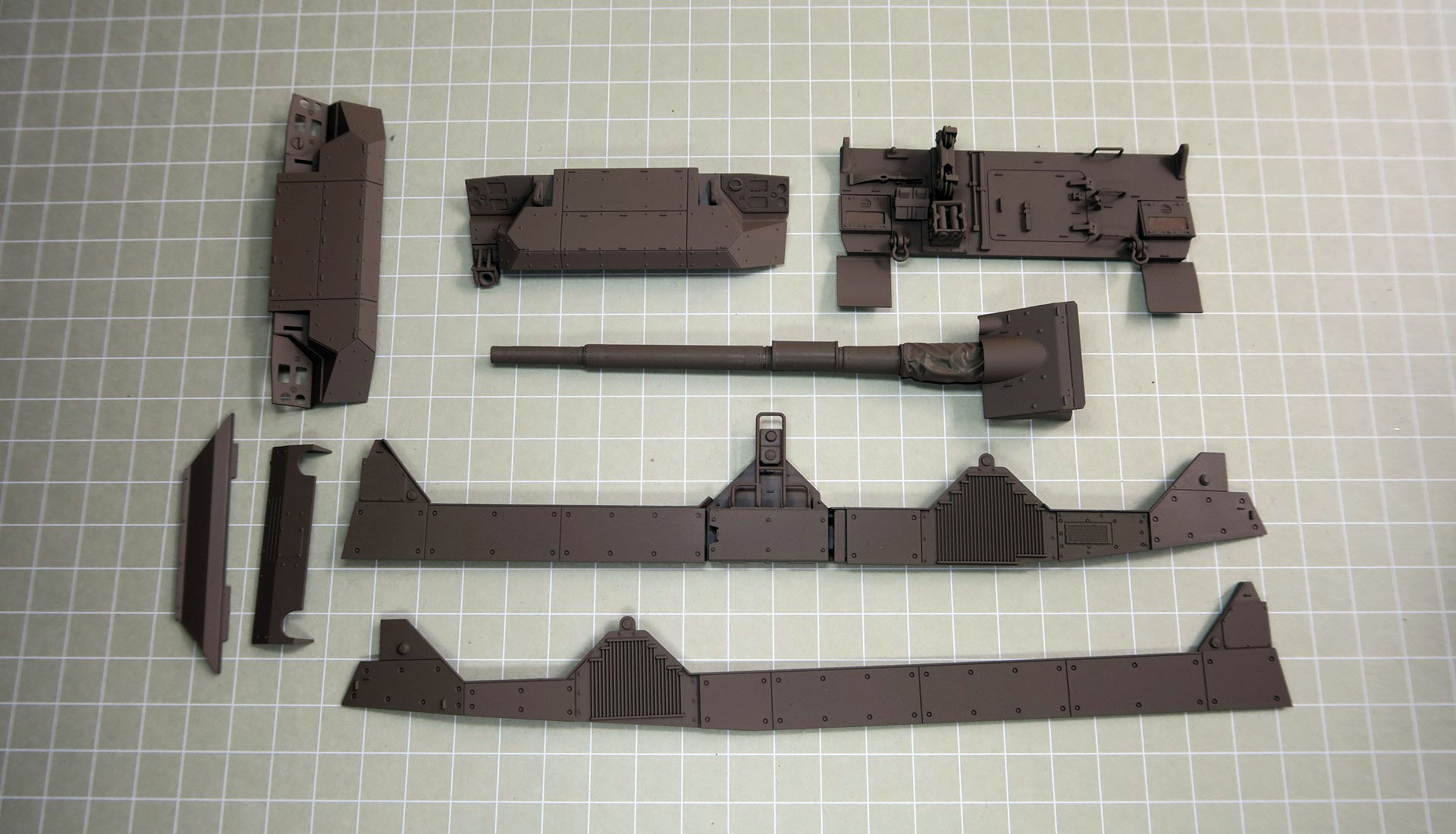 TS-90 茶色（陸上自衛隊）で塗装したパーツ