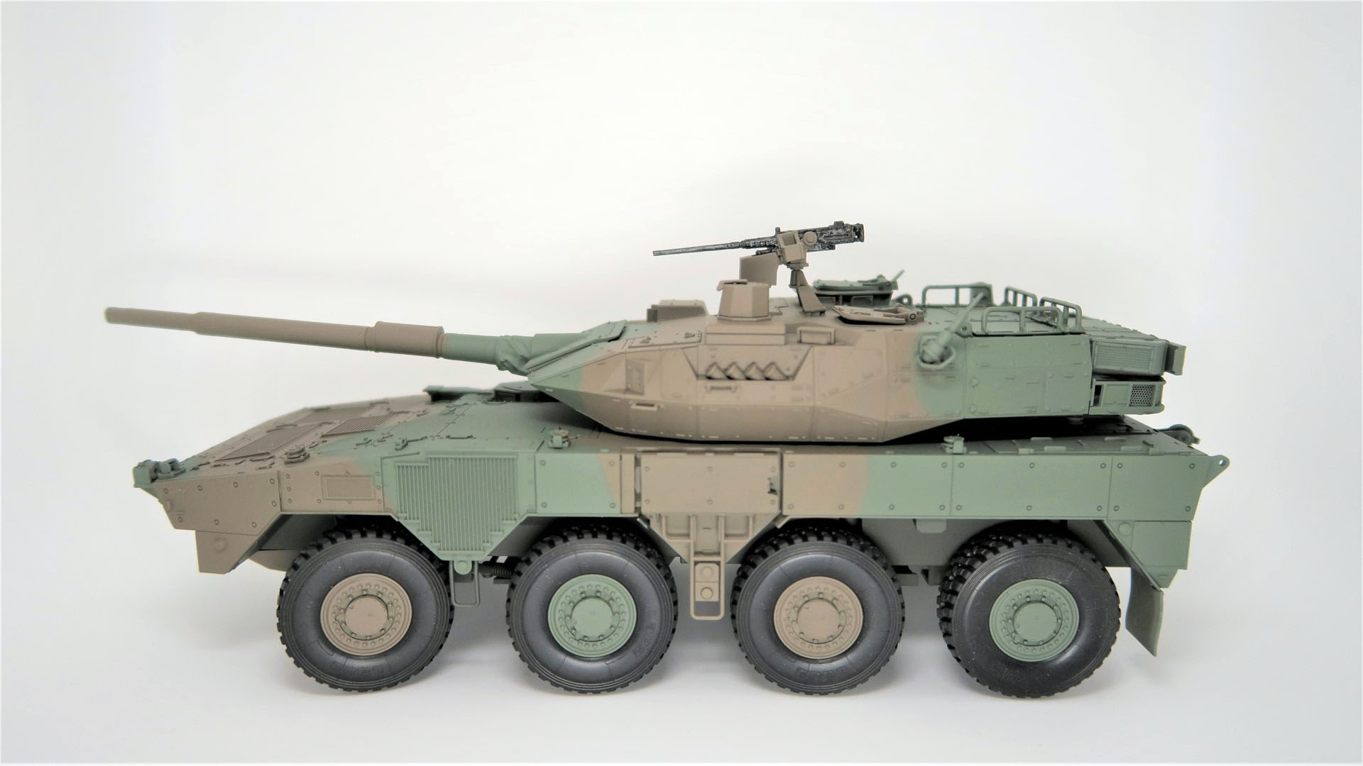 最後に砲塔を車体に取り付けて完成