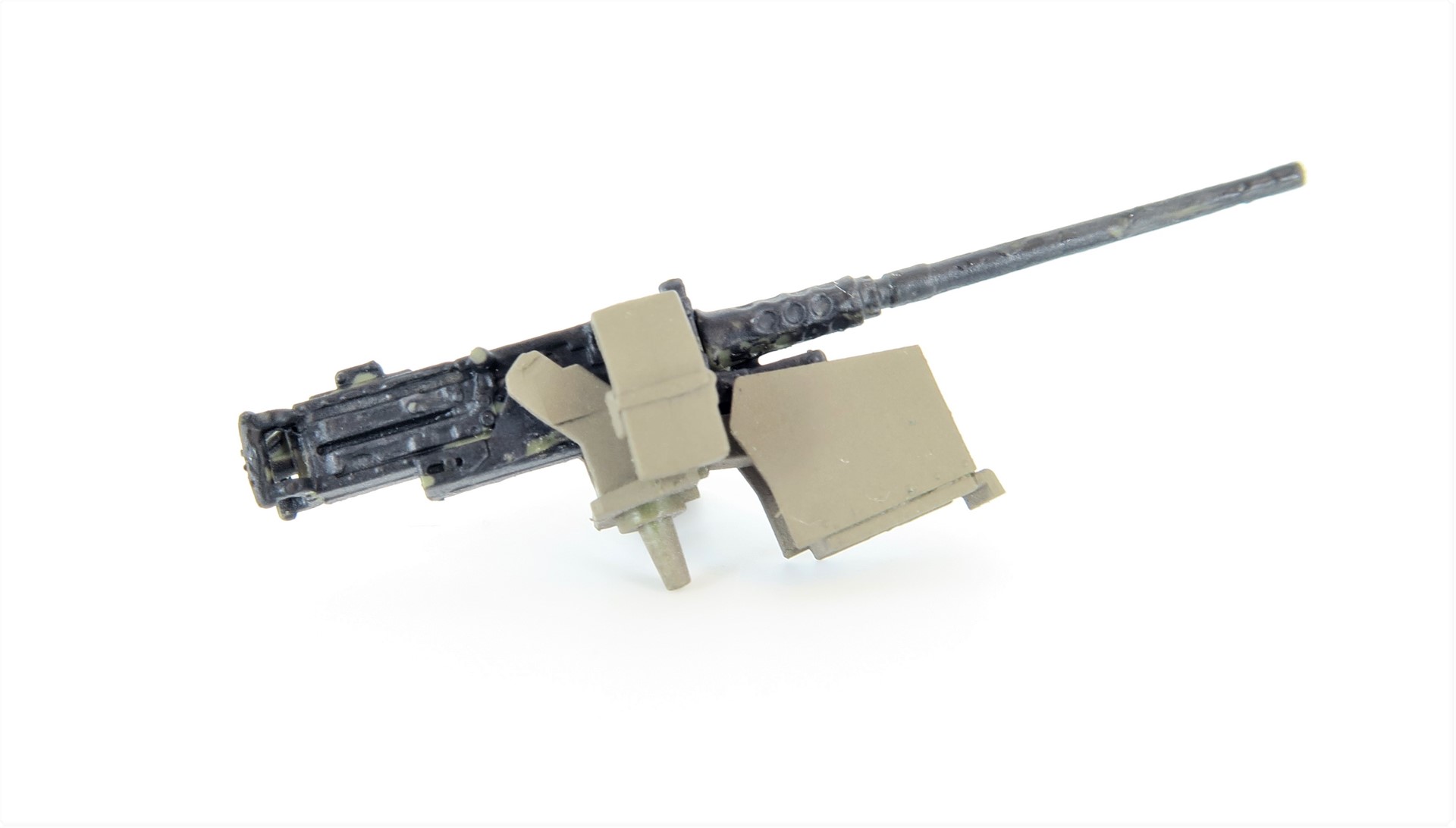 12.7mm重機関銃M2の薬きょう受けの形状も変化している