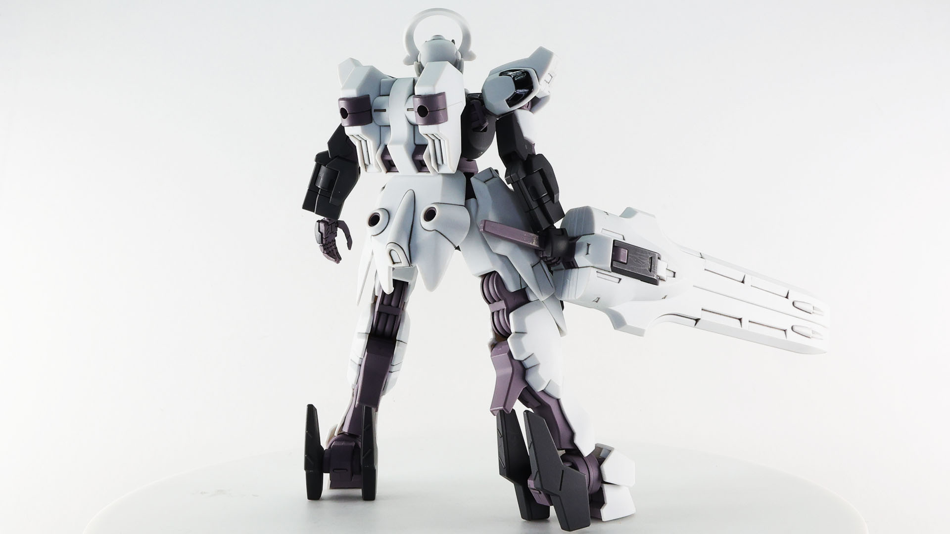 肩や胸部、頭部にシェルユニットを搭載しています