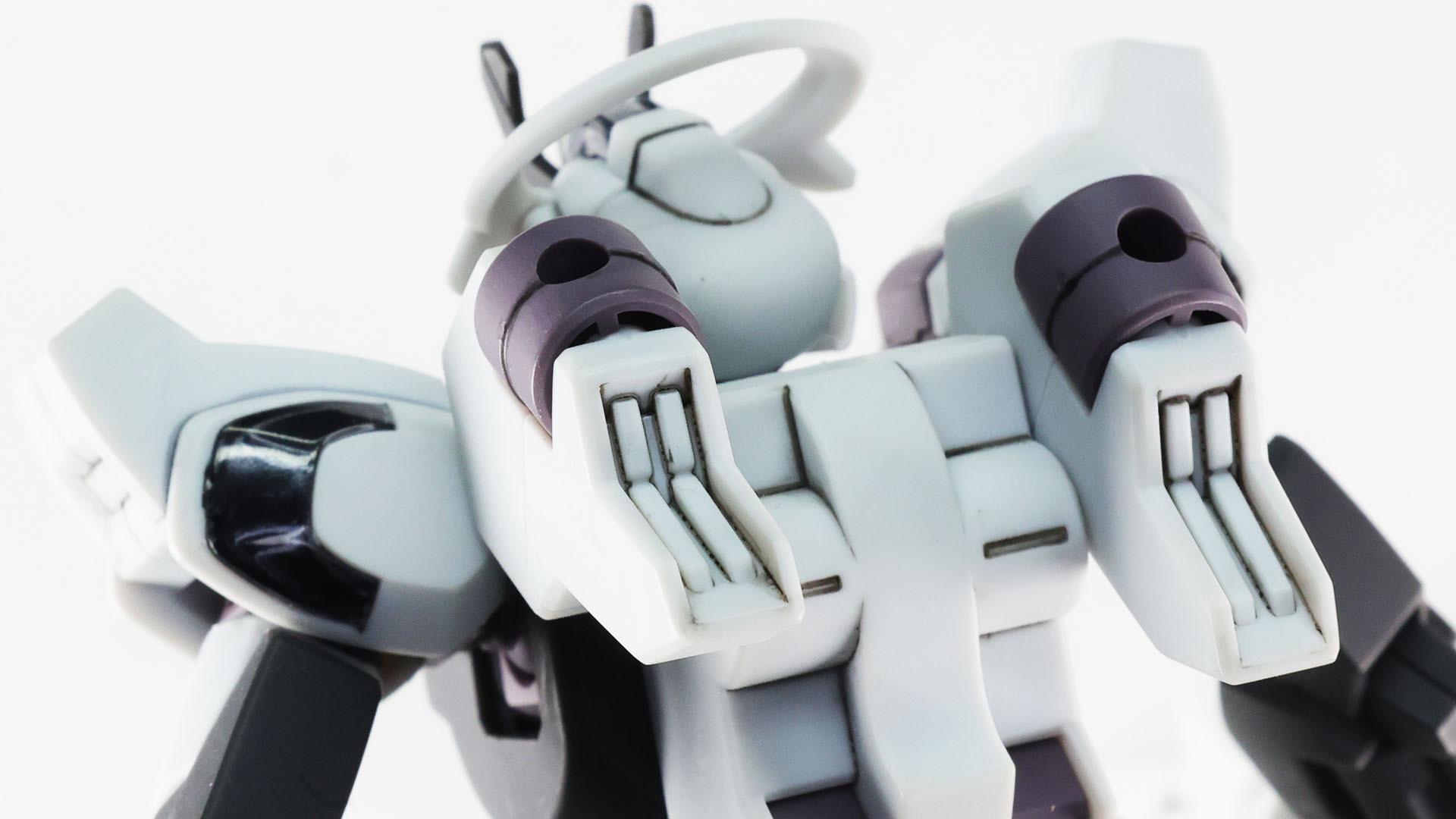 肩は裏側にもシェルユニットがあります