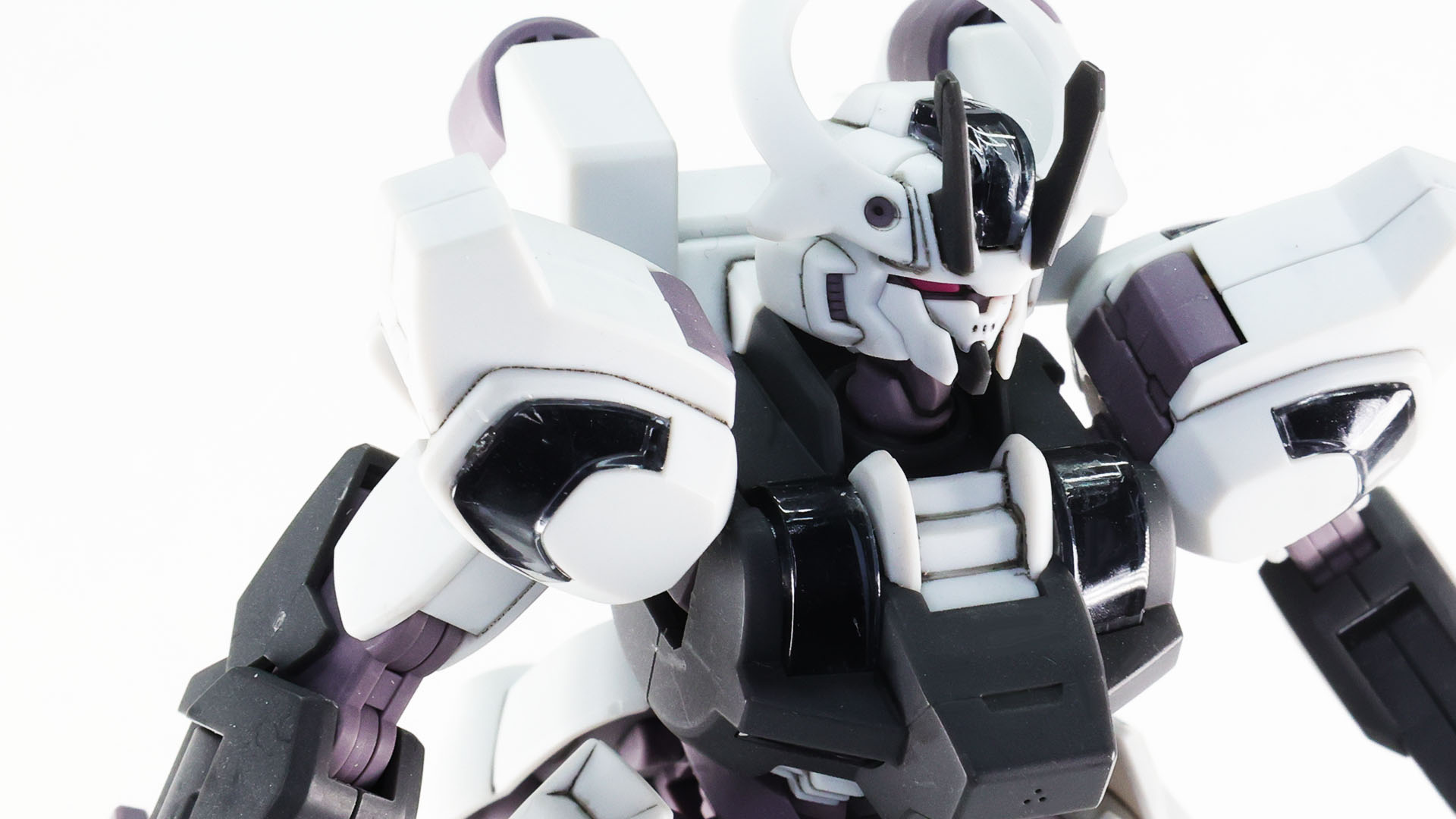 バックパックには回転するハードポイントを備えます