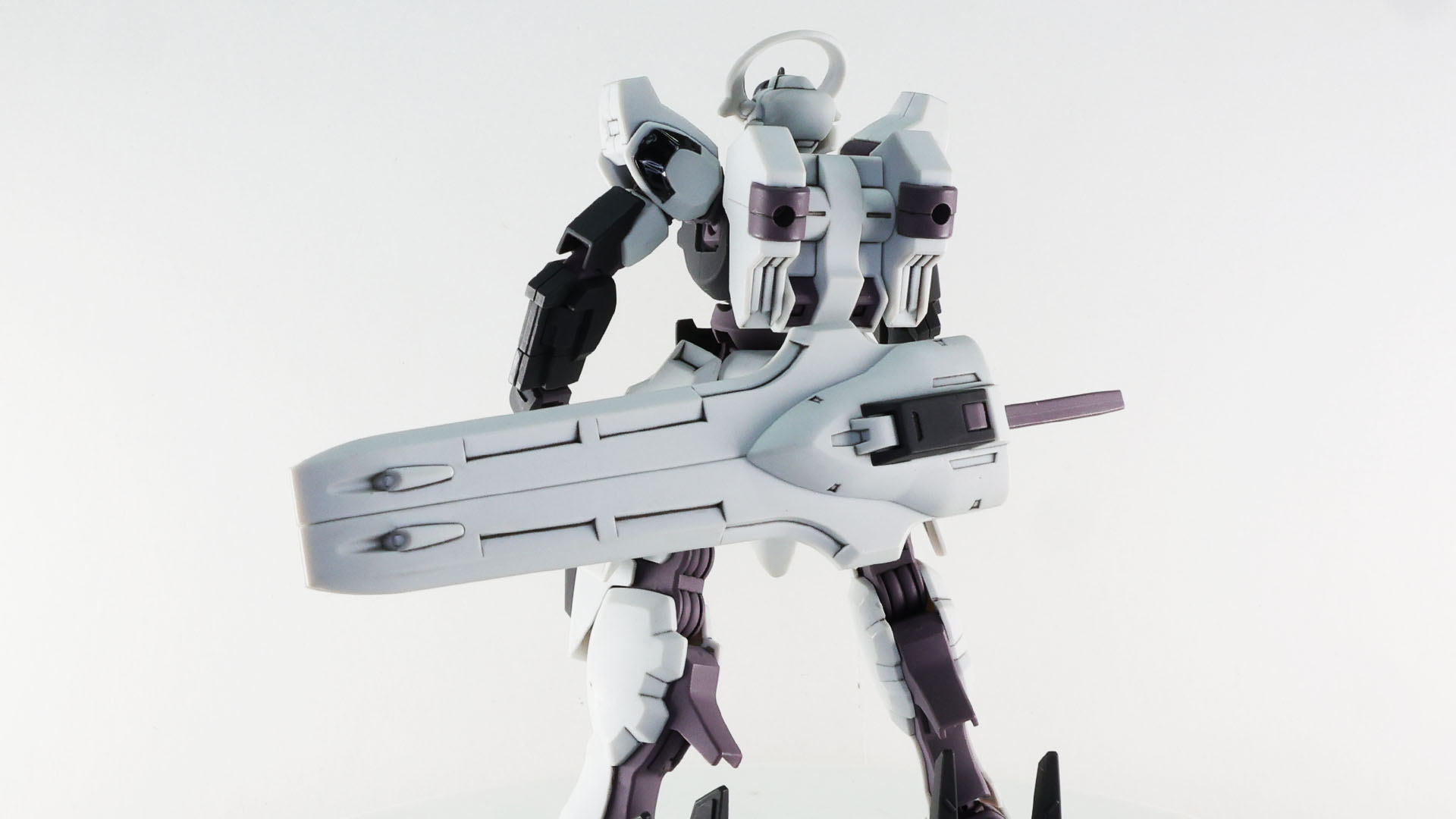 ビームブレイドの柄が長いので両手持ちもきまる！