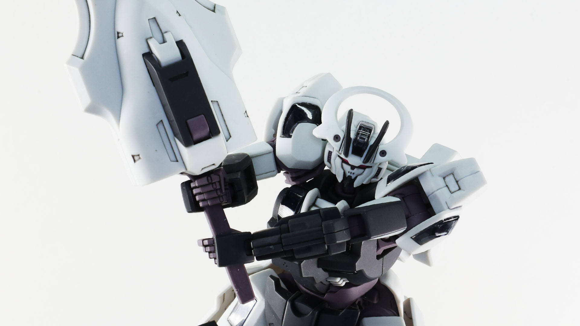 ビームブレイドの柄が長いので両手持ちもきまる！