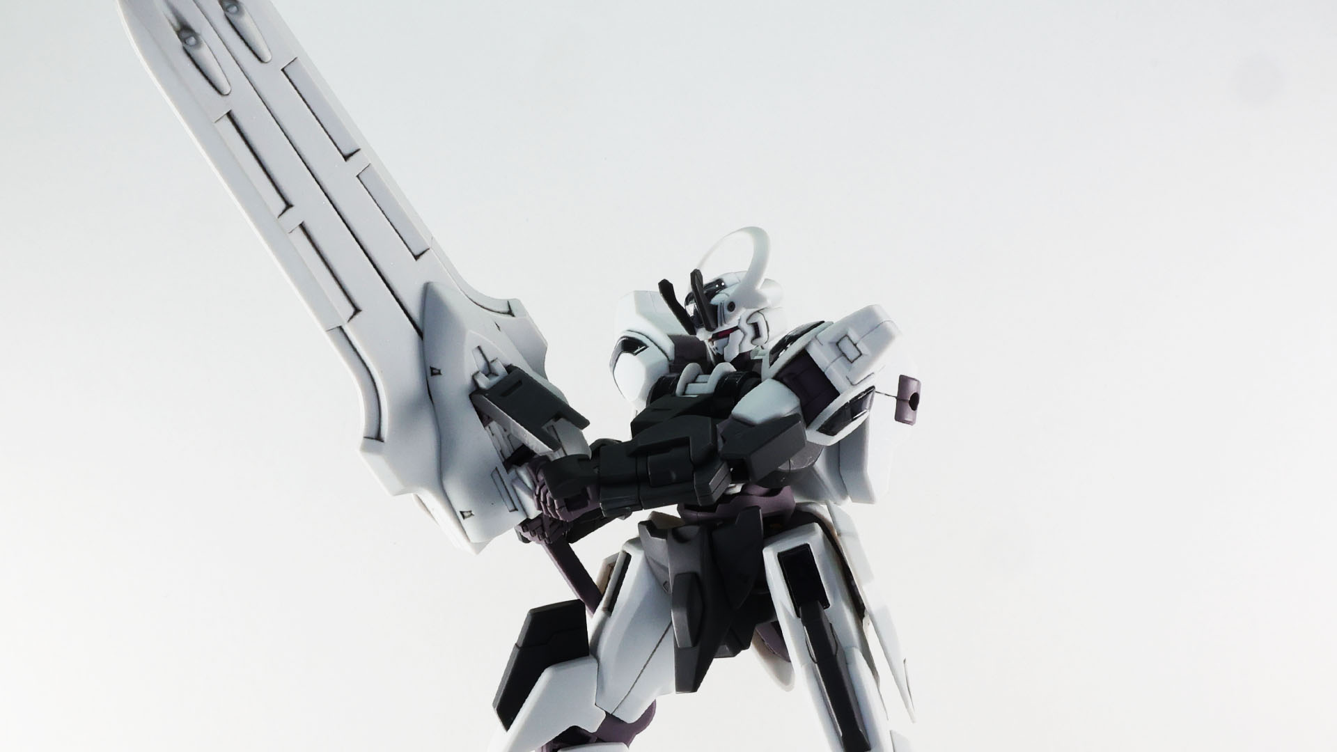 シースのサイドにあるグリップも握れます