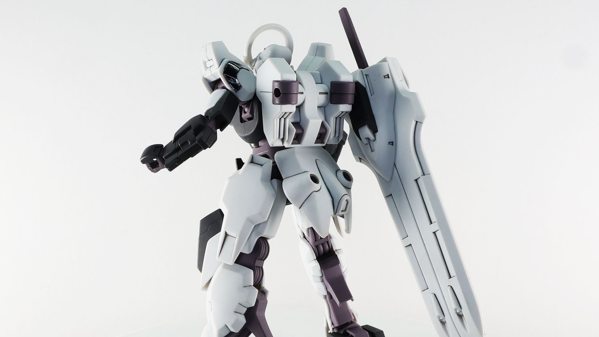 バックパックの右に剣の鞘的につけてみました