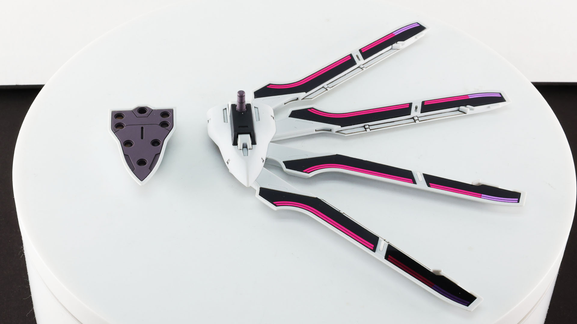 マント的な配置では4基の攻撃用を2基の防御用ビットステイヴで挟み込みます