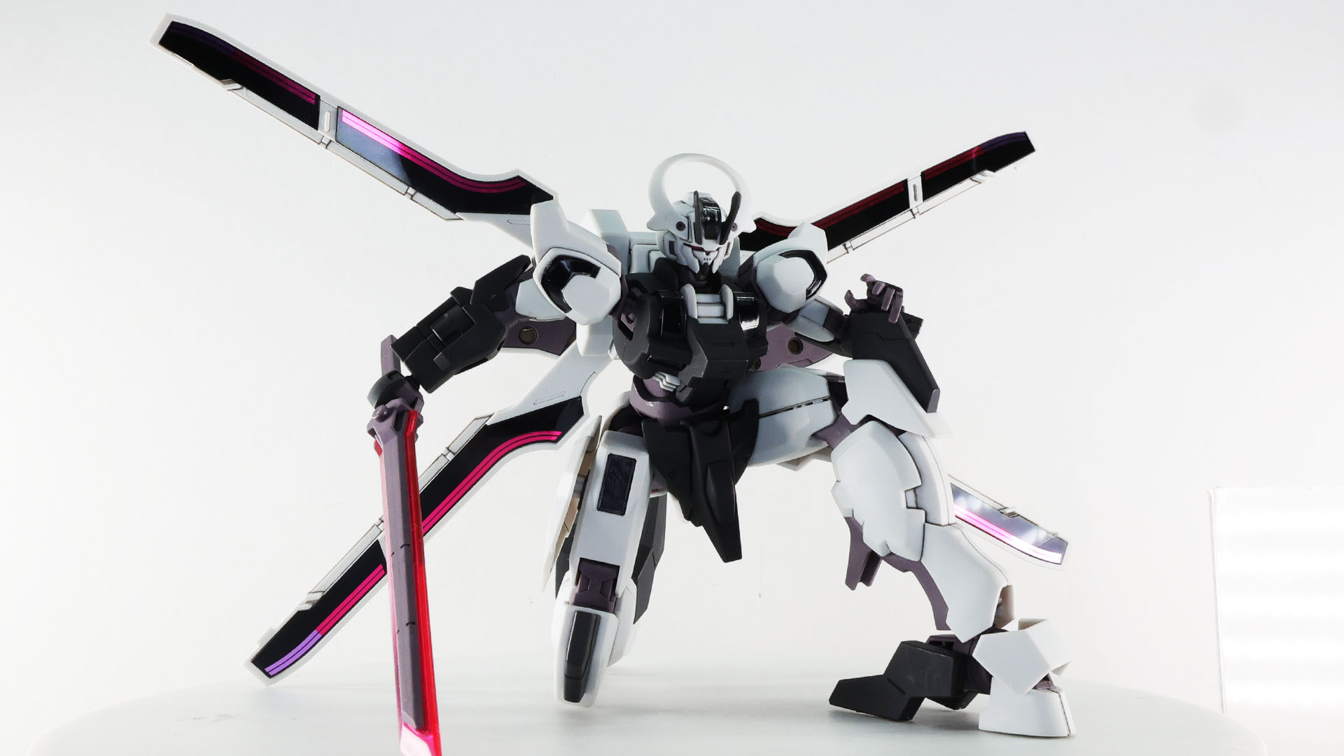 羽根のように設置もできます。表裏を入れ替えることで効果が上がりそうです