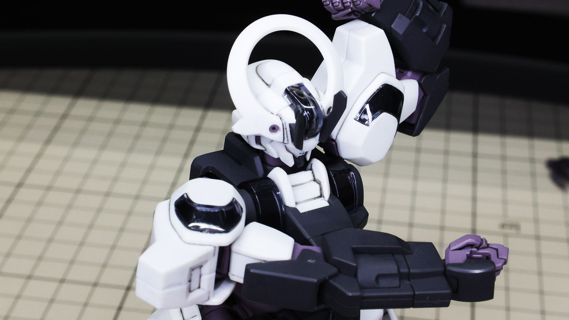 腕部は前後にも大きくスイングできます