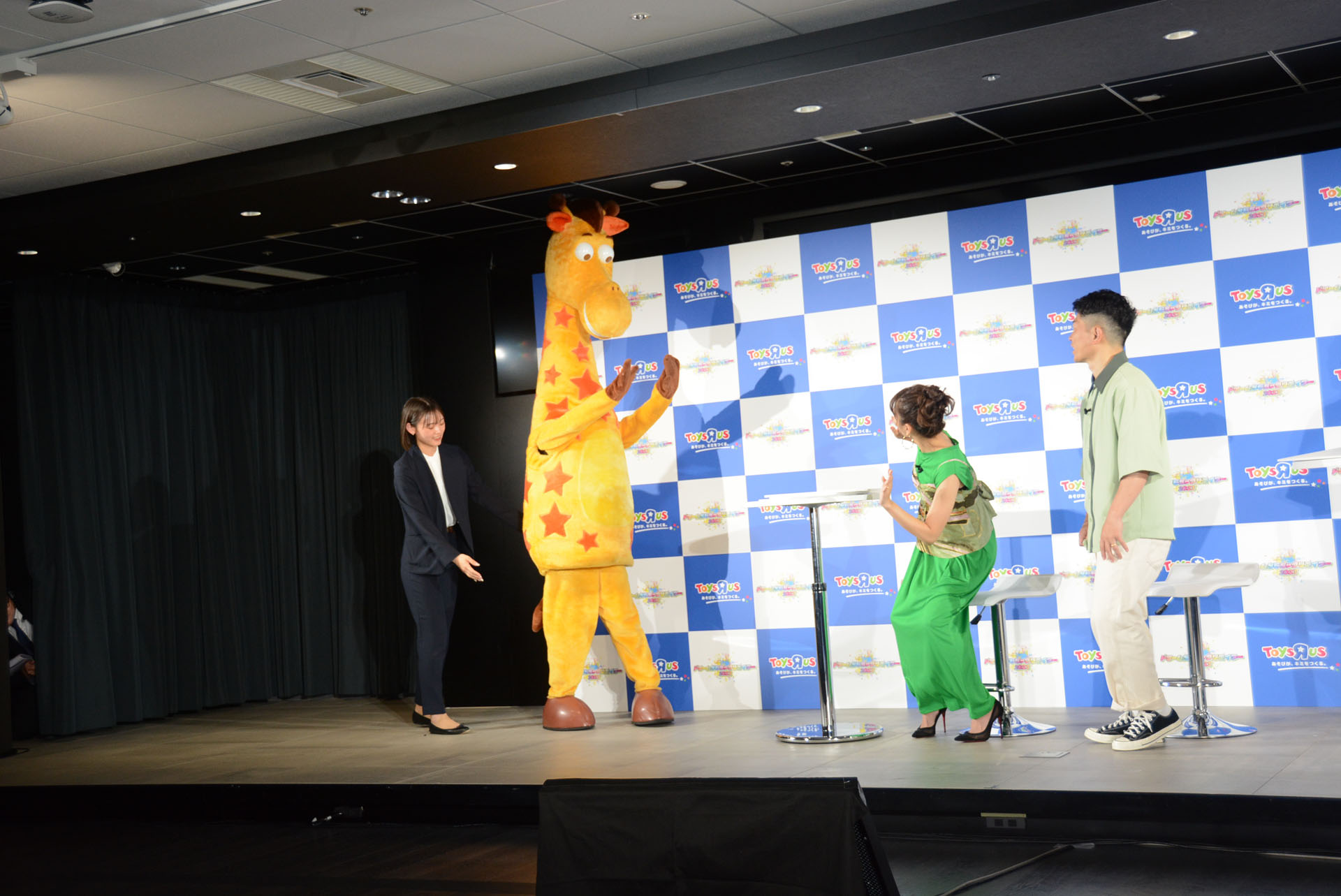 マスコットのジェフリーも登場