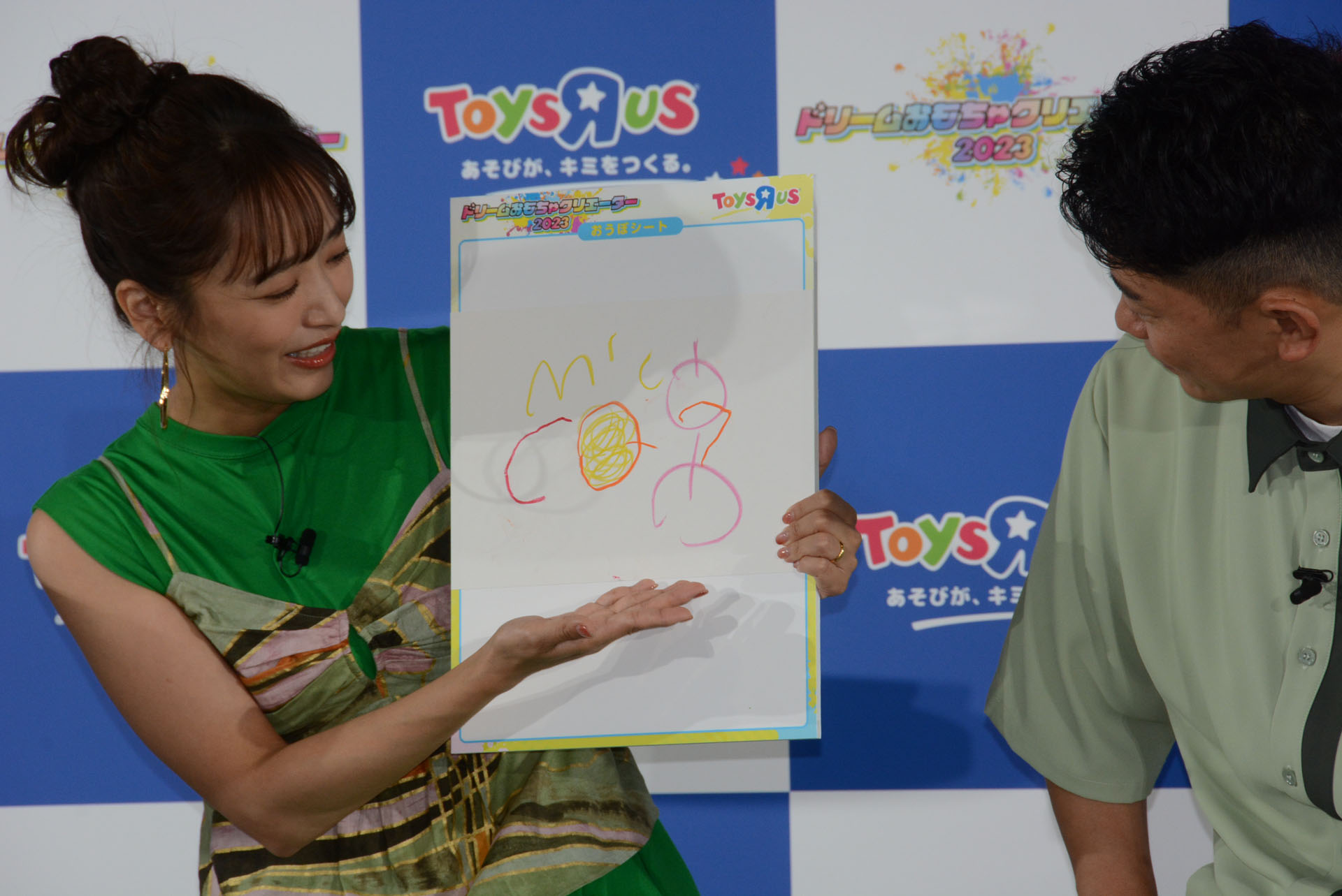 次女はリンゴが無限に出てくるおもちゃ