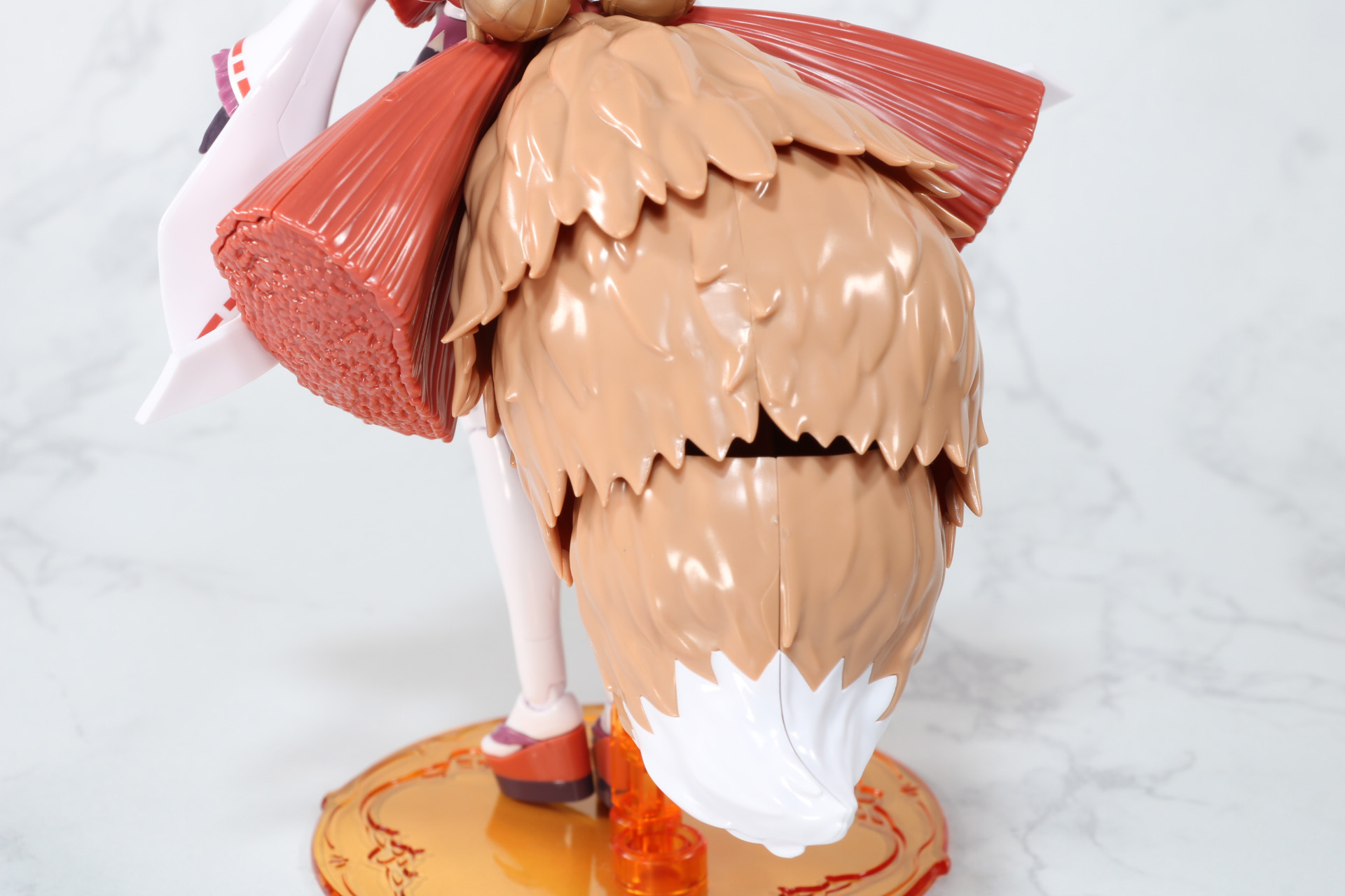 尻尾はアクセサリのないものとなっている