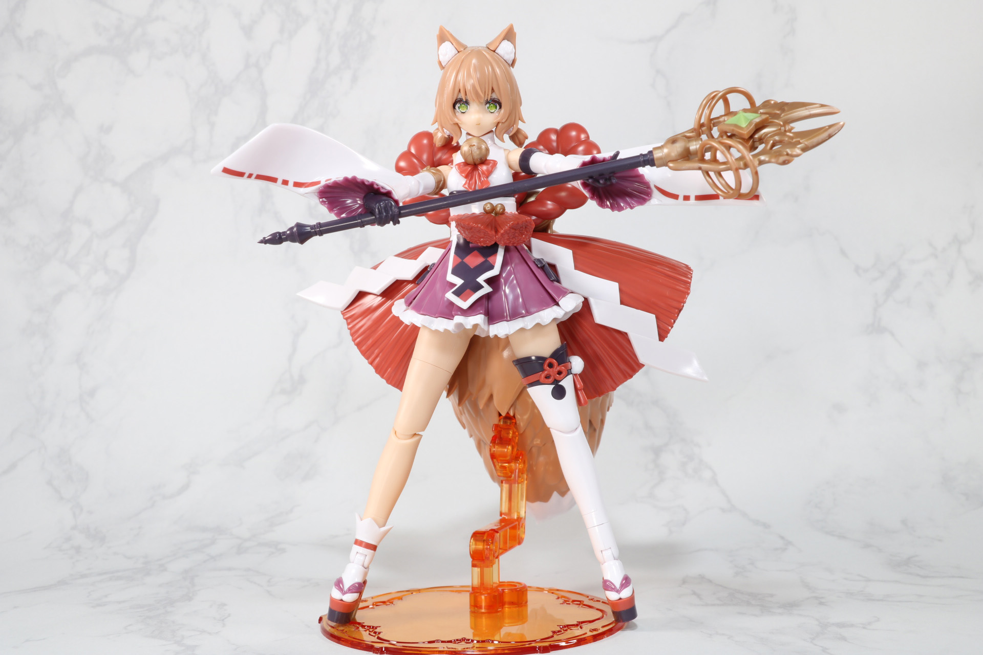 仕込み刀を引き抜くようなポーズも可能