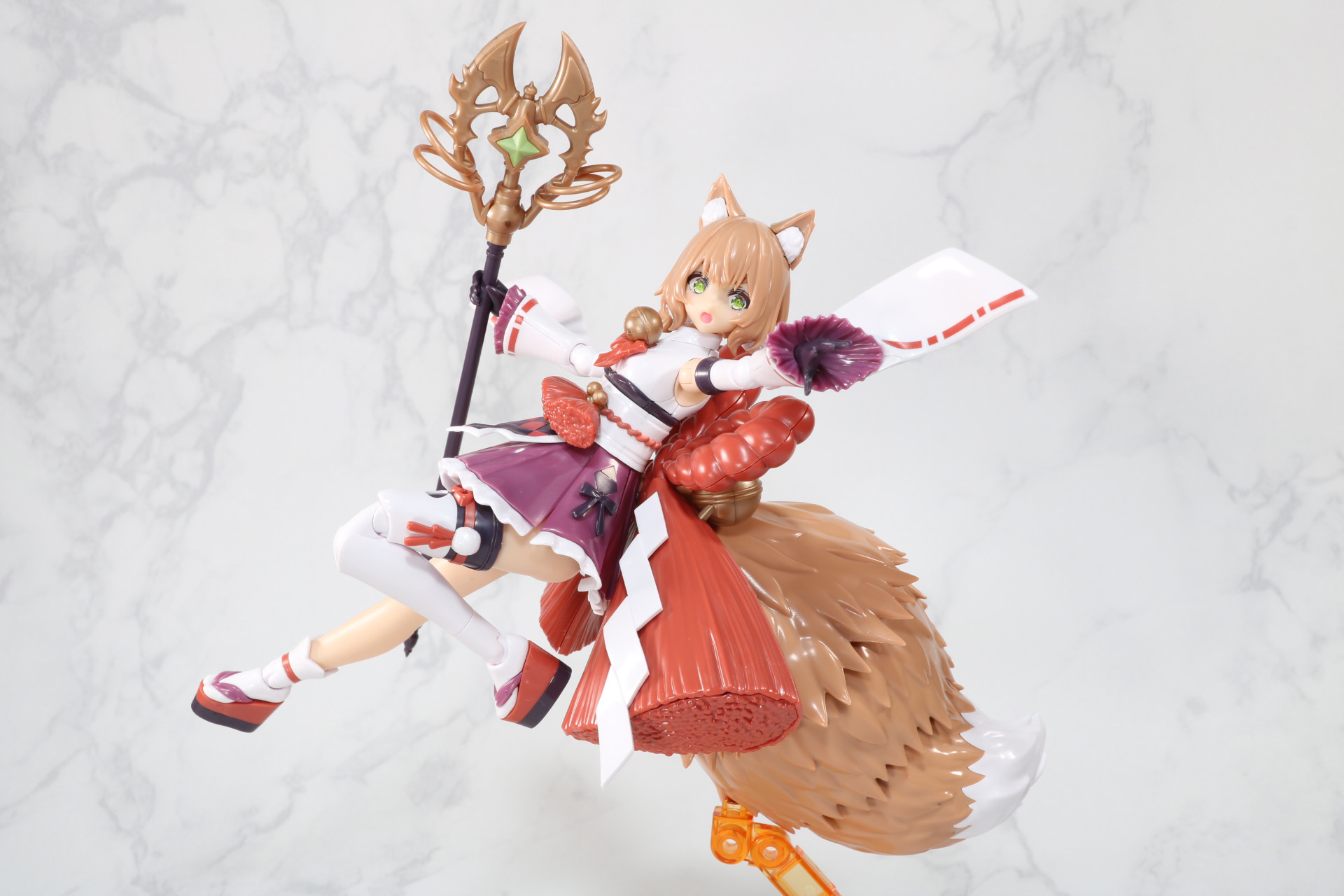 仕込み刀を引き抜くようなポーズも可能