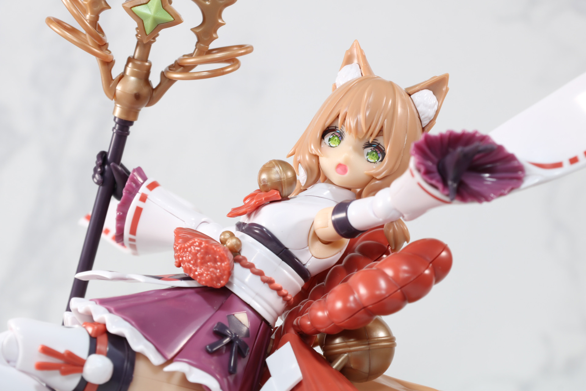 仕込み刀を引き抜くようなポーズも可能