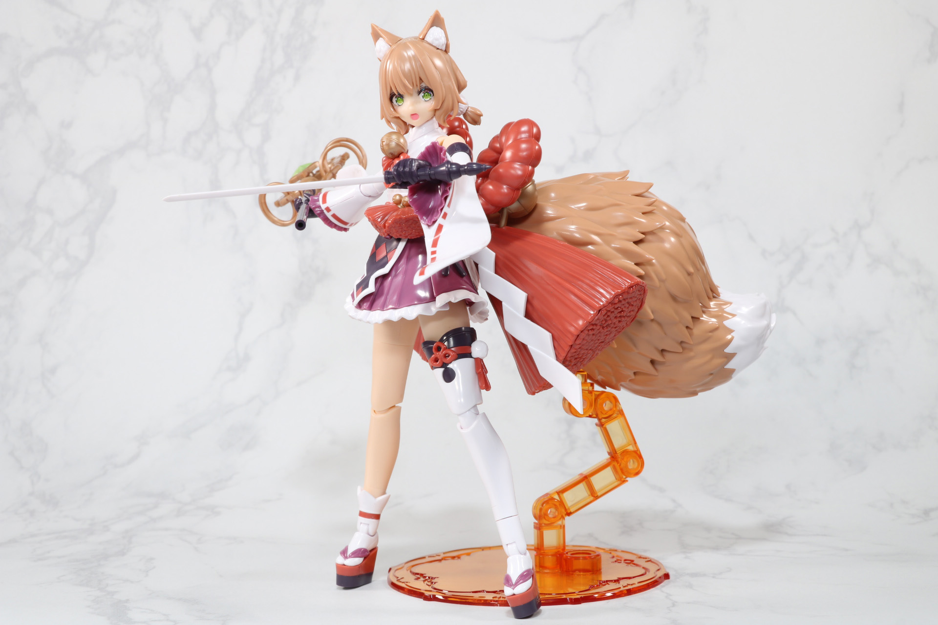 仕込み刀を引き抜くようなポーズも可能