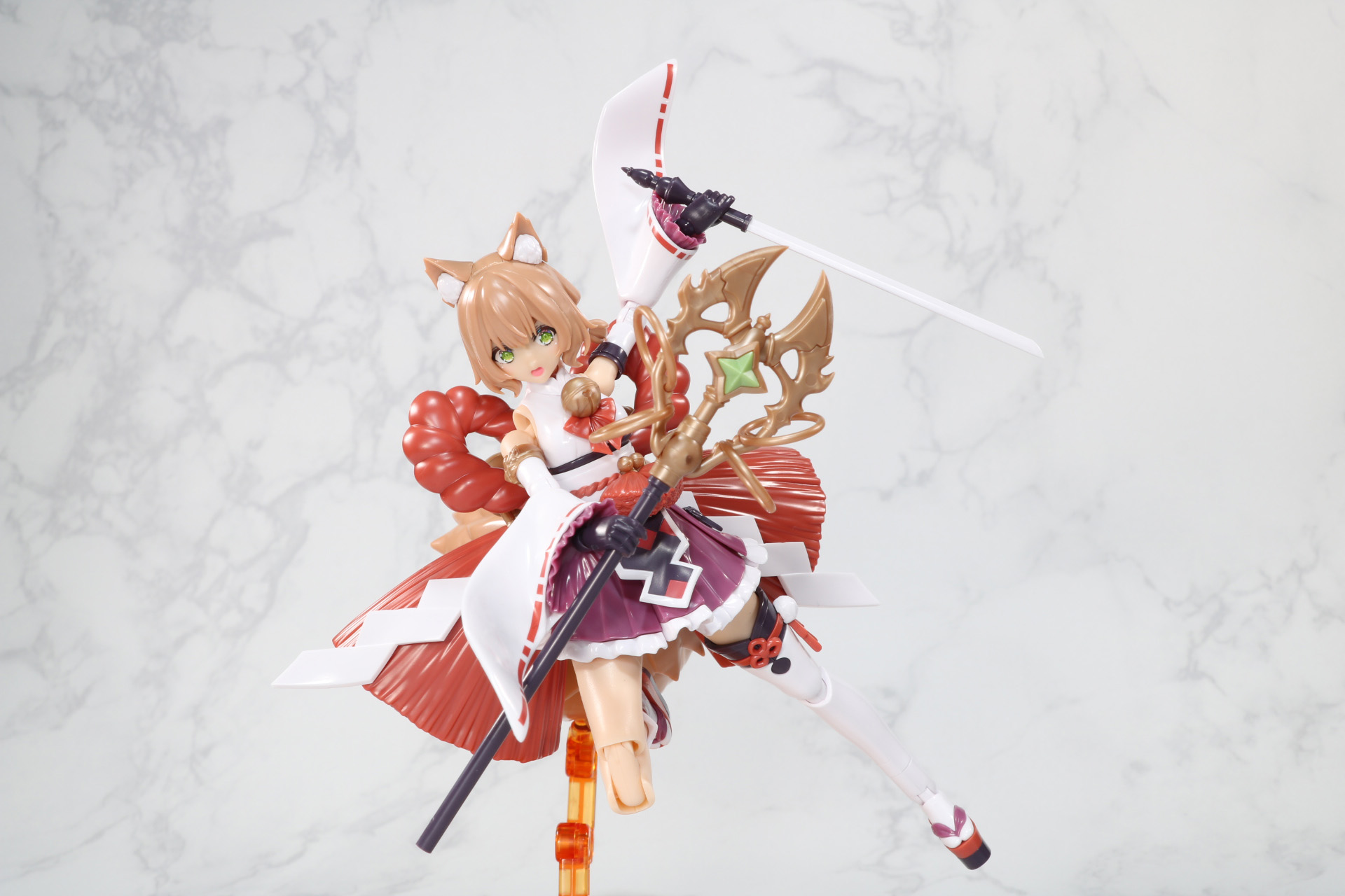 躍動感あるアクションポーズも決まる