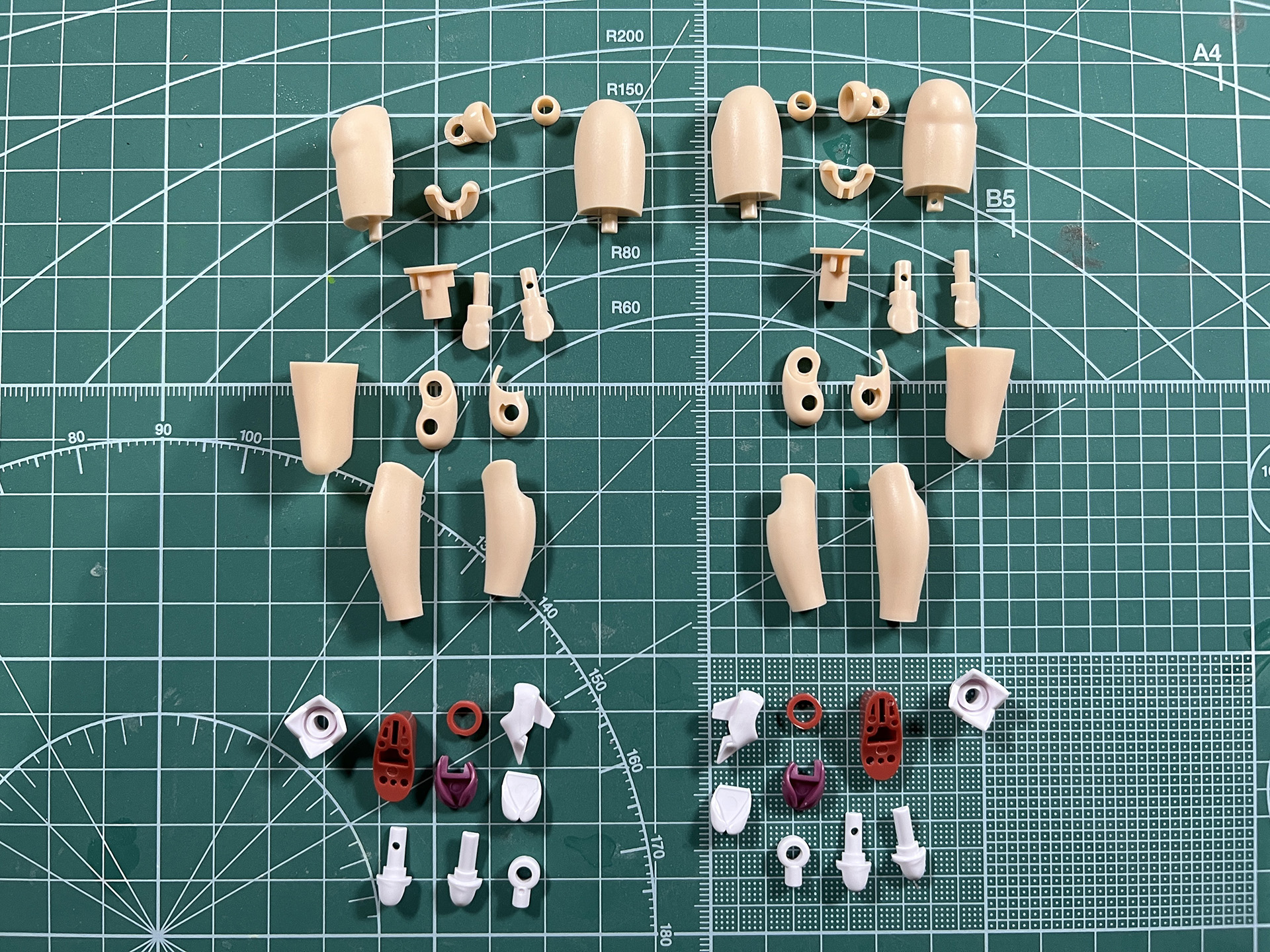 膝部分は覆われ、可動部の違和感を軽減している