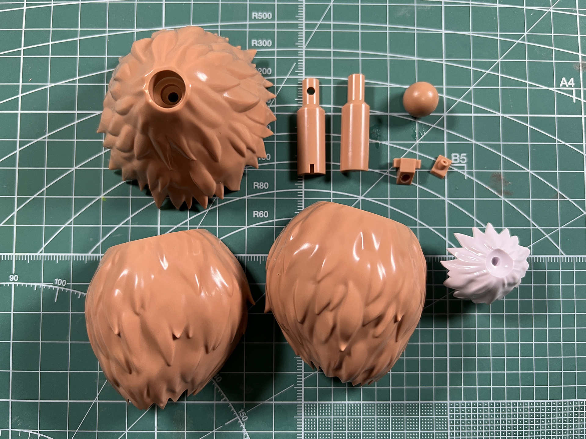 存在感ある尻尾は大きめのパーツで、組み立てやすくなっている