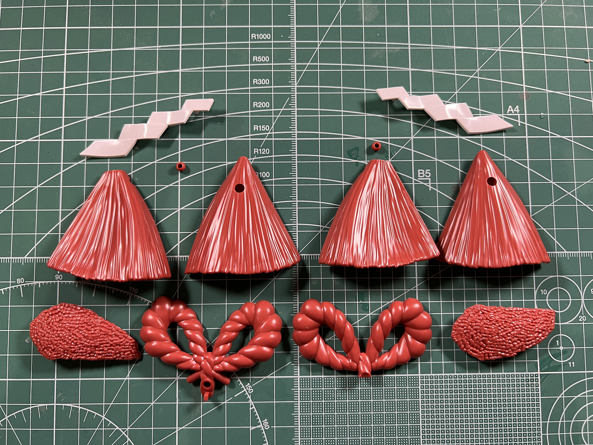 結び目から伸びた部分が「ノーマルモード」よりも大きめとなっている