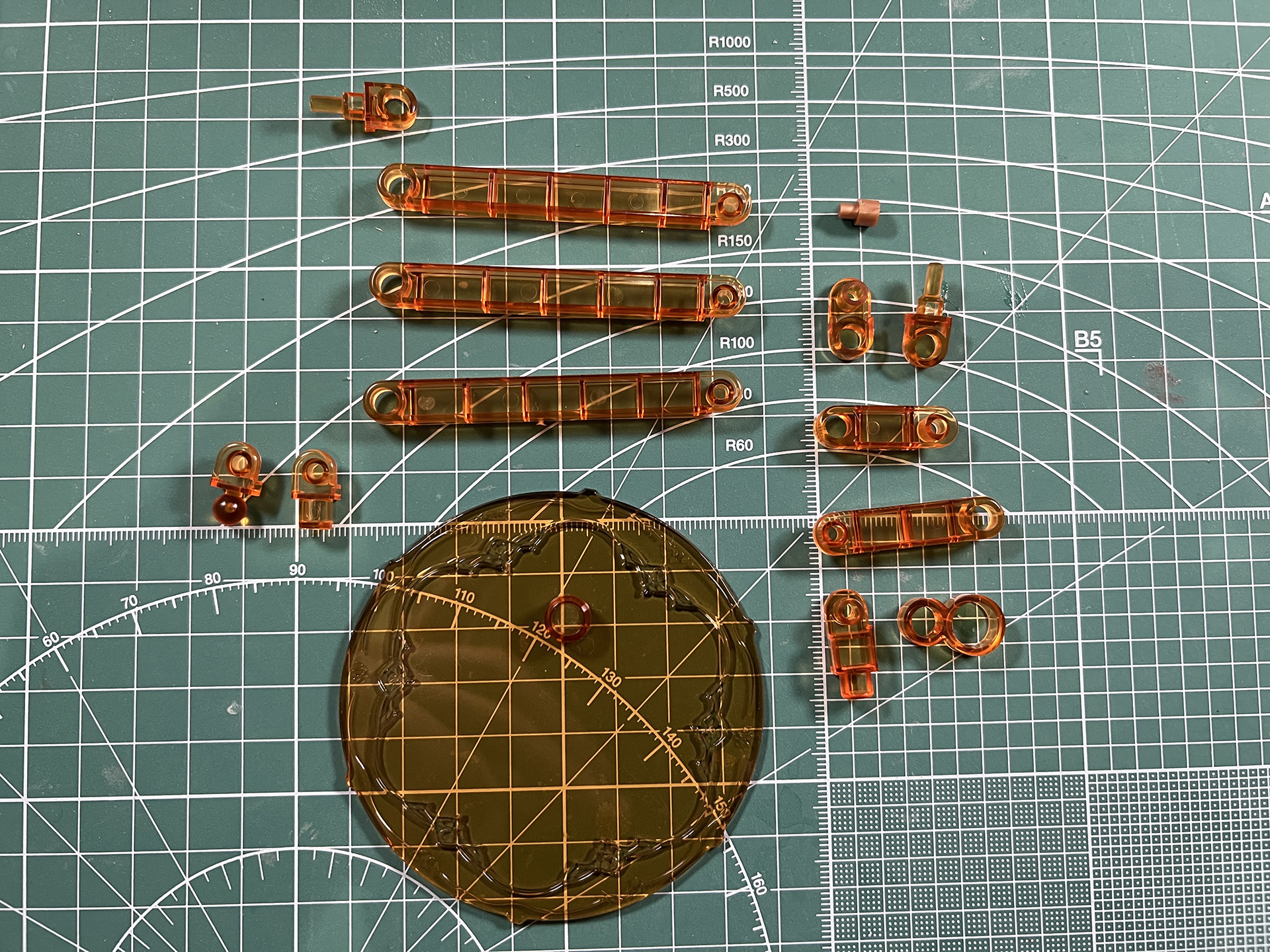 クリアオレンジの成形色となっている