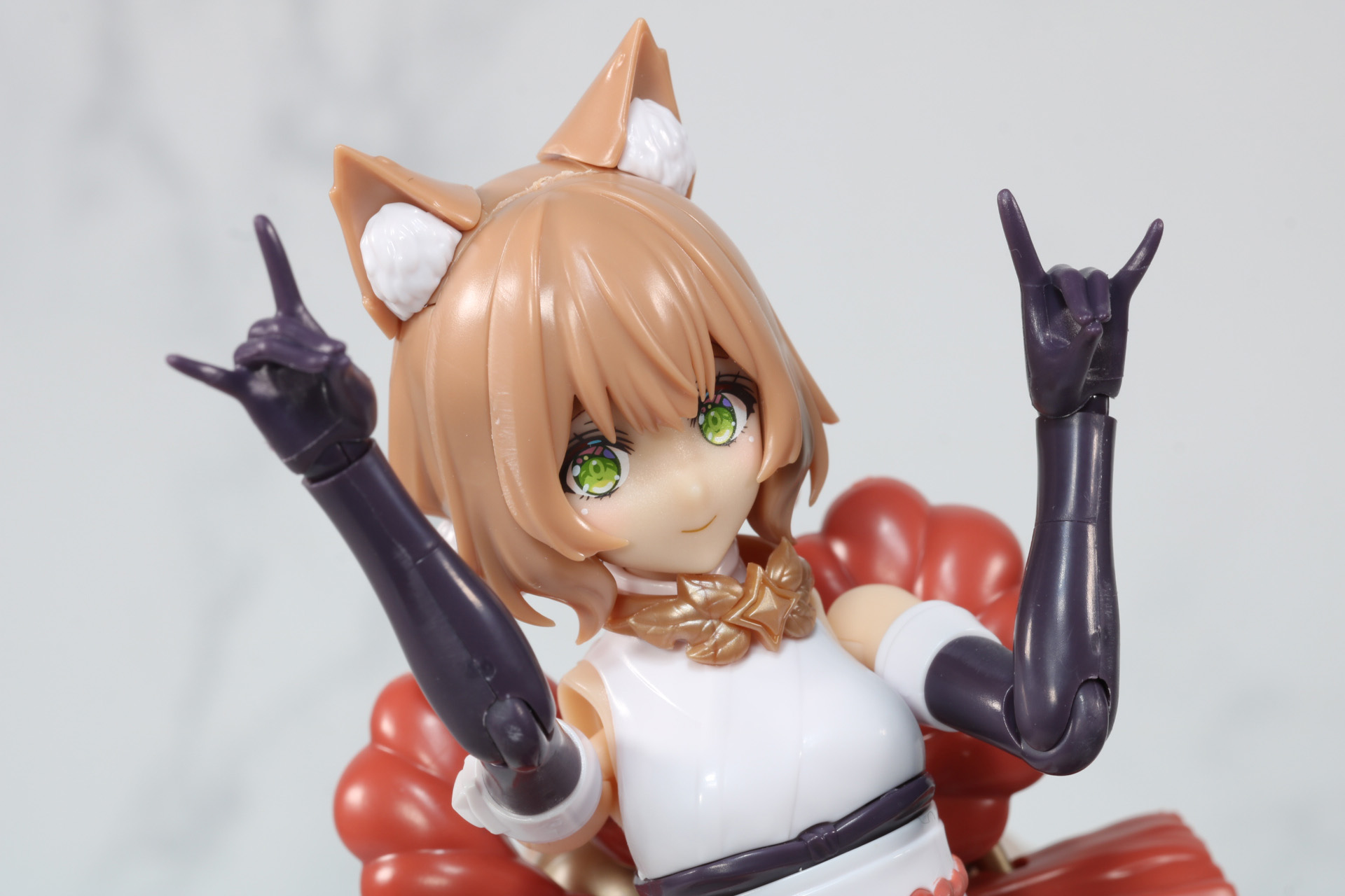 きつね手で個性的なポーズも可能