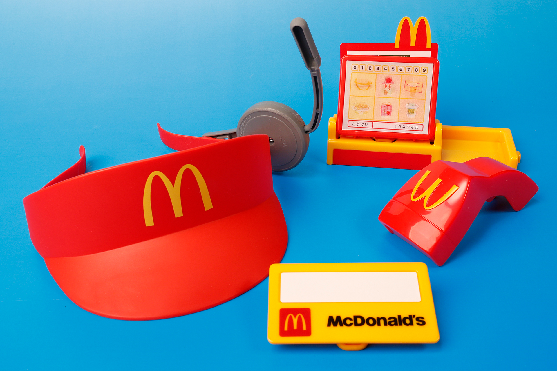 まさにマクドナルドの店員といった感じのアイテムもラインナップ！