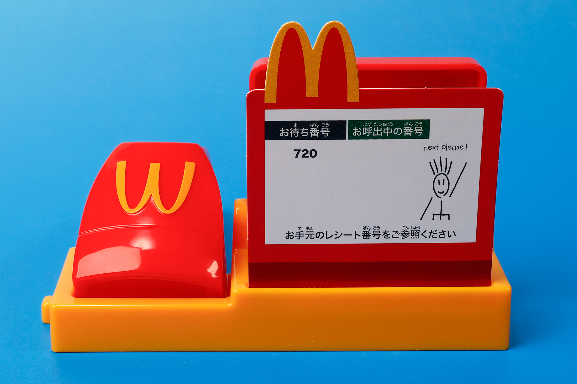 モニターのカードはこのように取り付けることができる