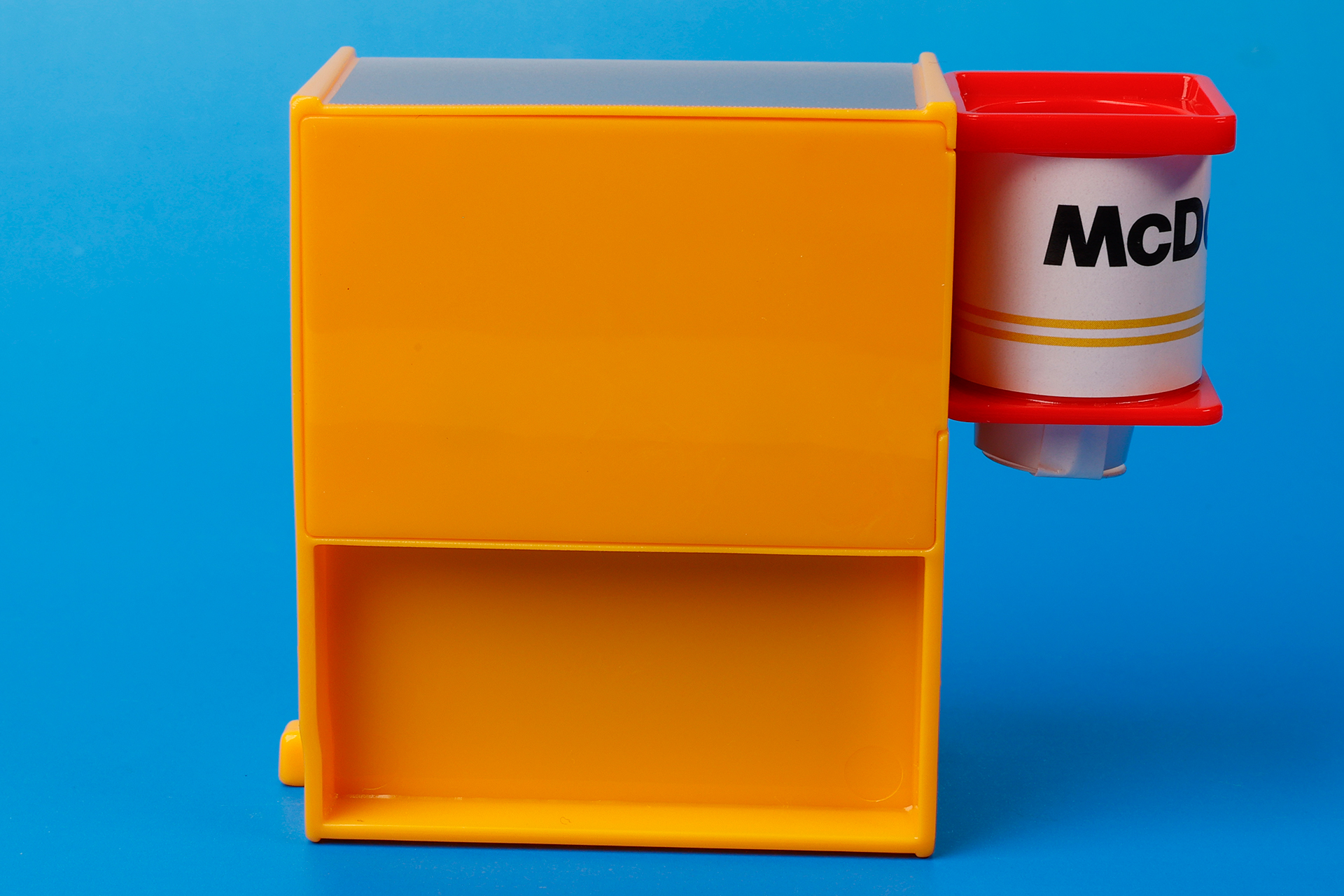 背面側はややすっきりとした印象