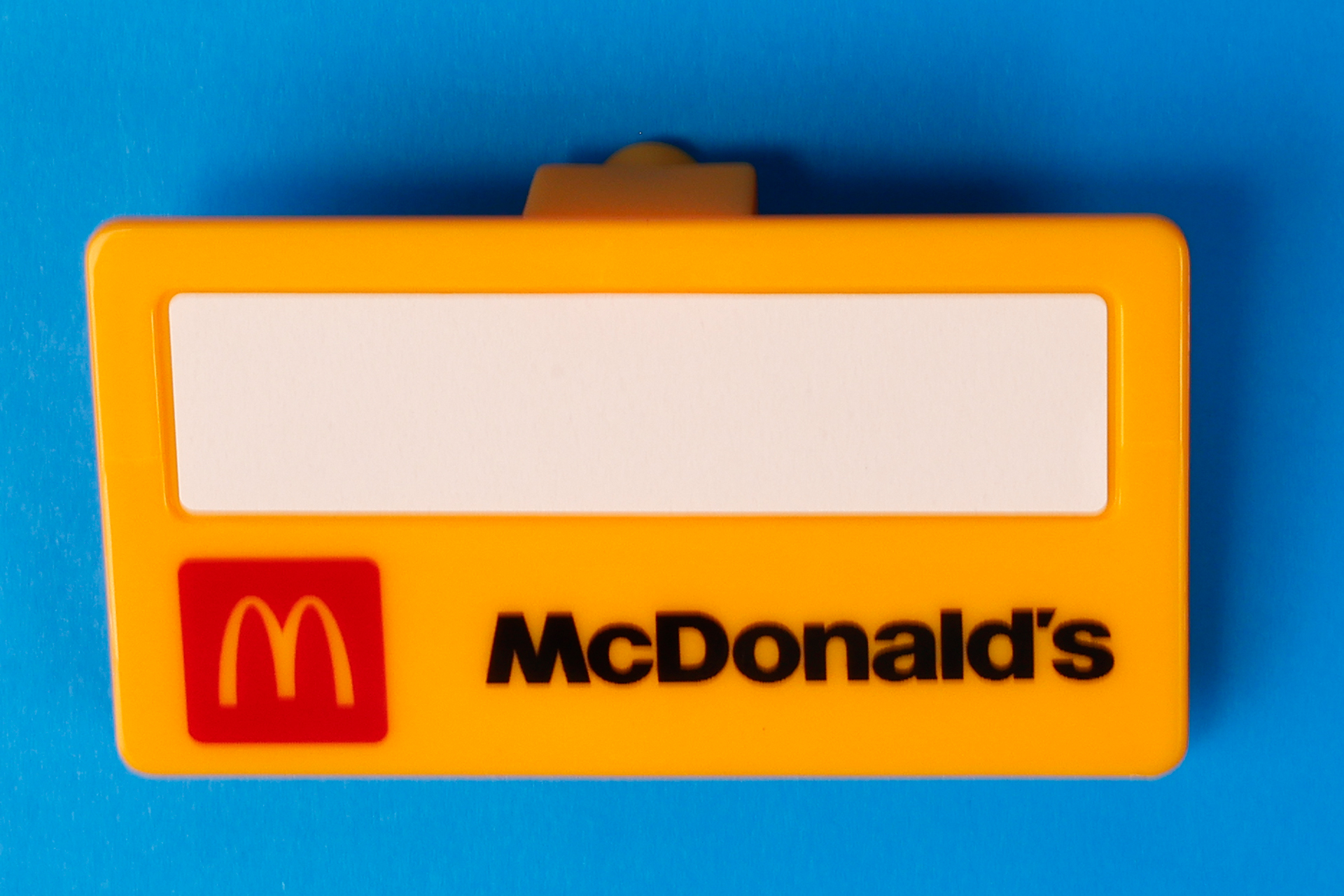 ネームプレートを再現したおもちゃだ