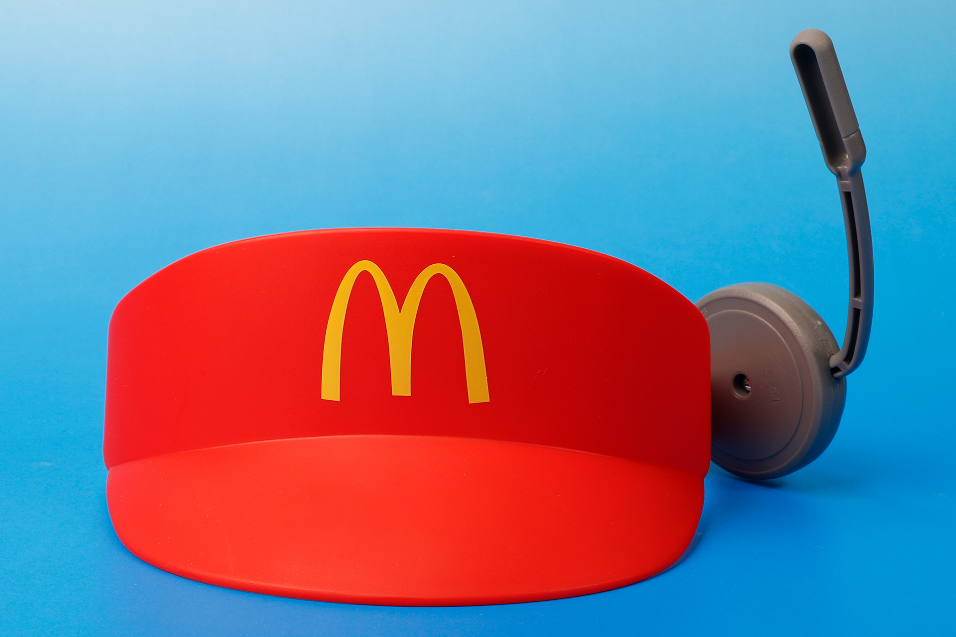 いかにもマクドナルドの店員といったスタイルだ