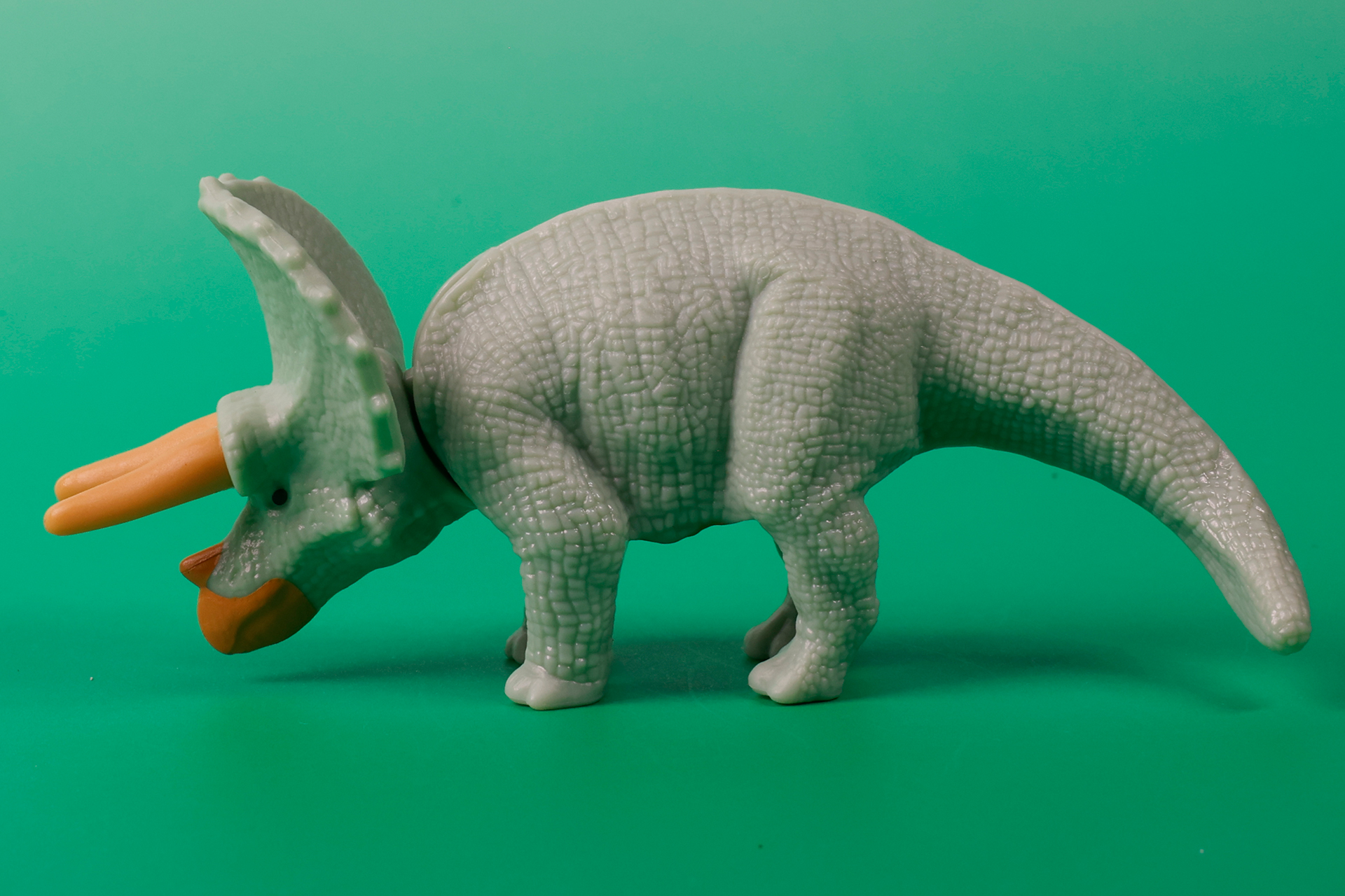 全身はゾウのような細かい造形がされている