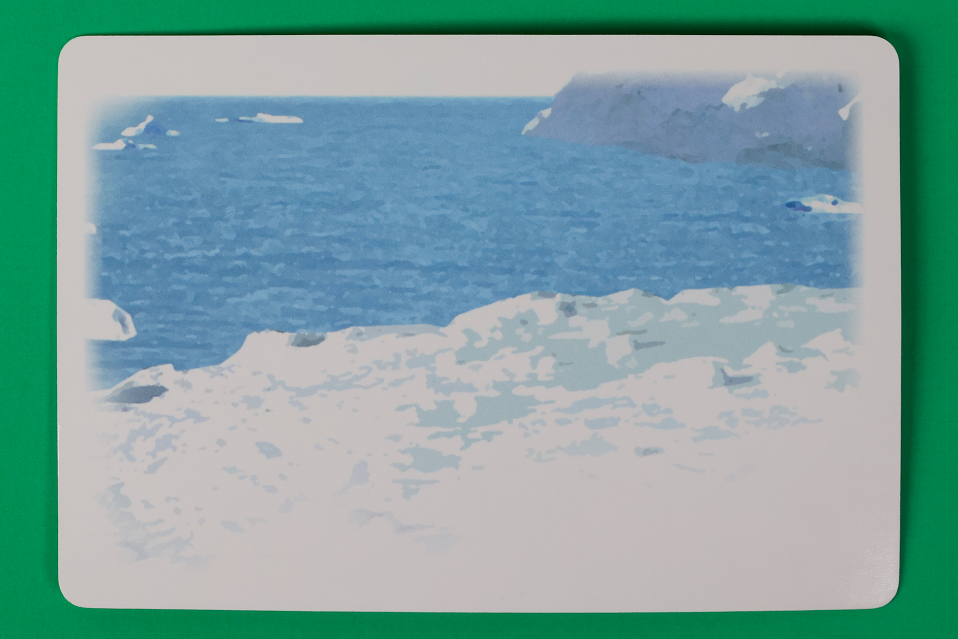 カードの裏面には、ホッキョクグマが住む世界のイラストが描かれている