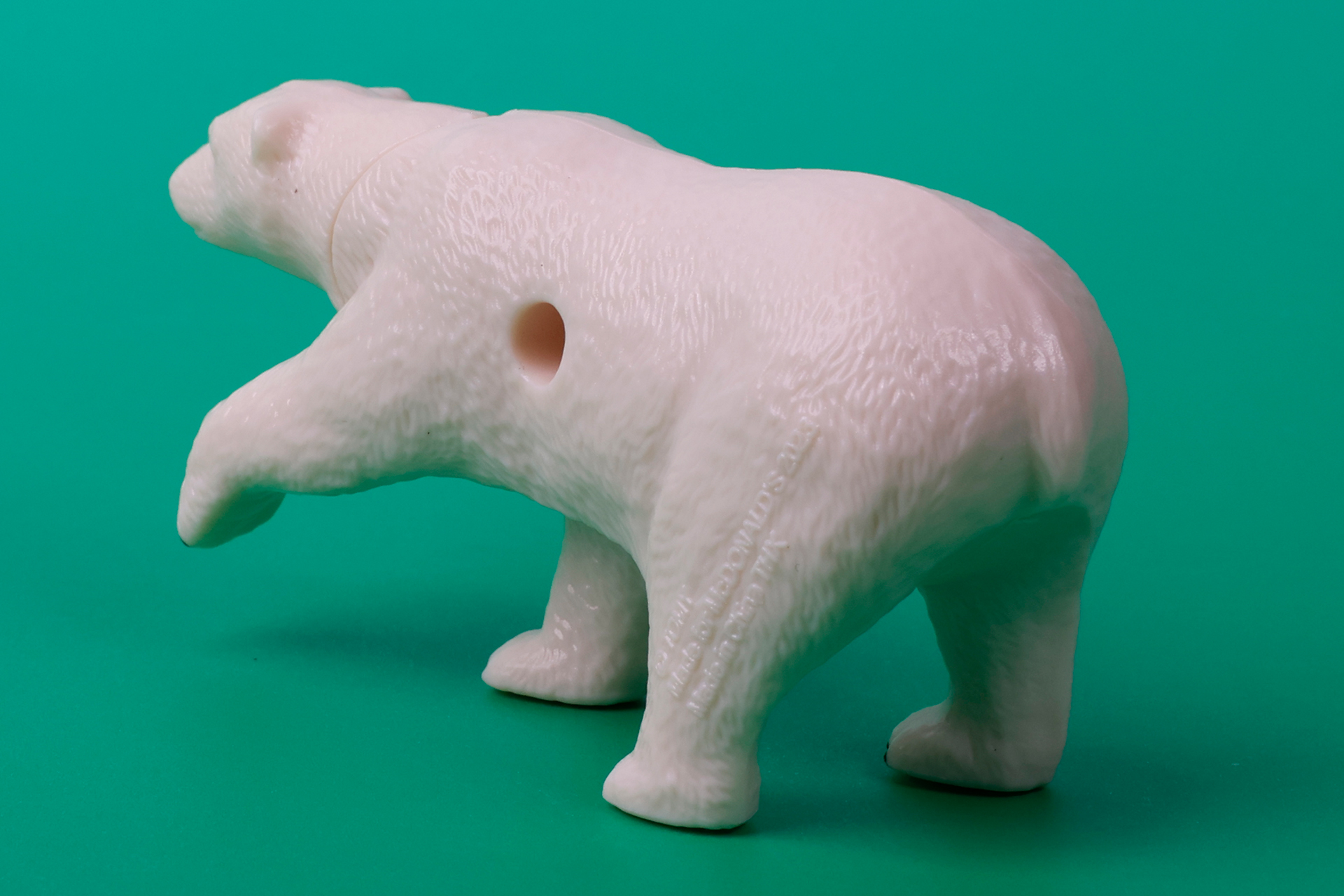 ただ白いだけではなく、体の毛並みなどもかなり細かく表現されている