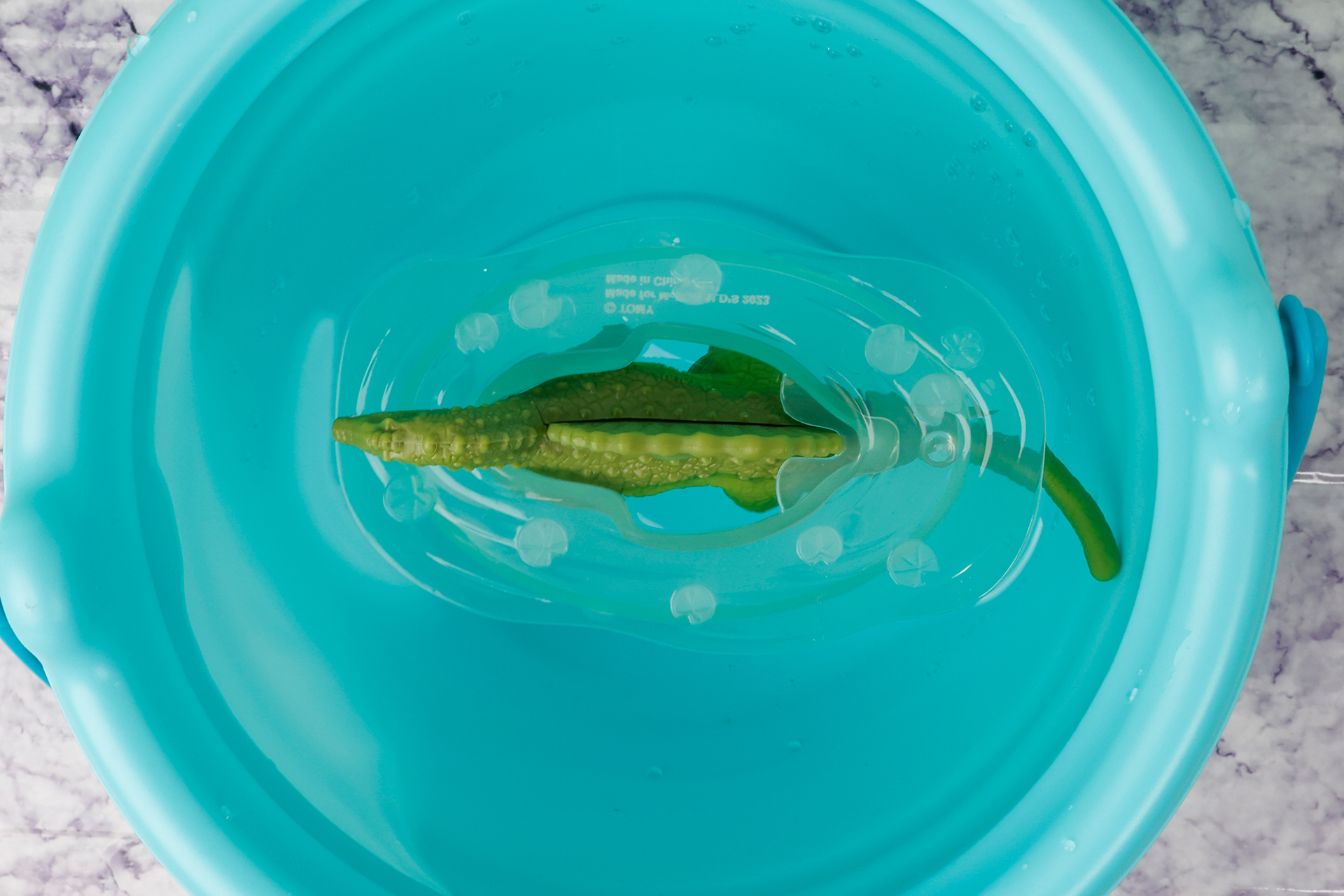 水面パーツを取り付けると、水の上に浮かべることができるようになる