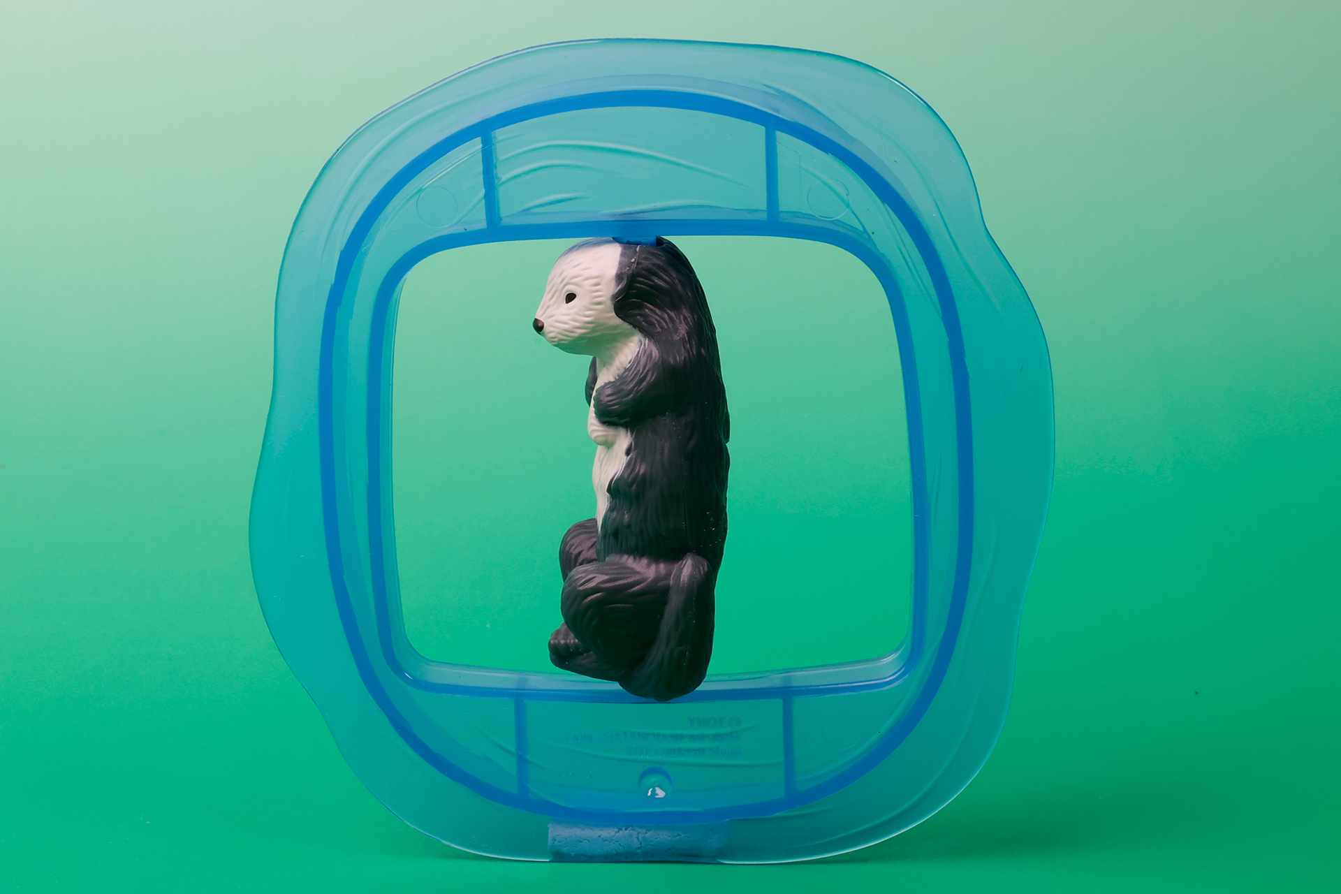 まるで木彫りのクマのような、荒々しい毛並みも再現されている