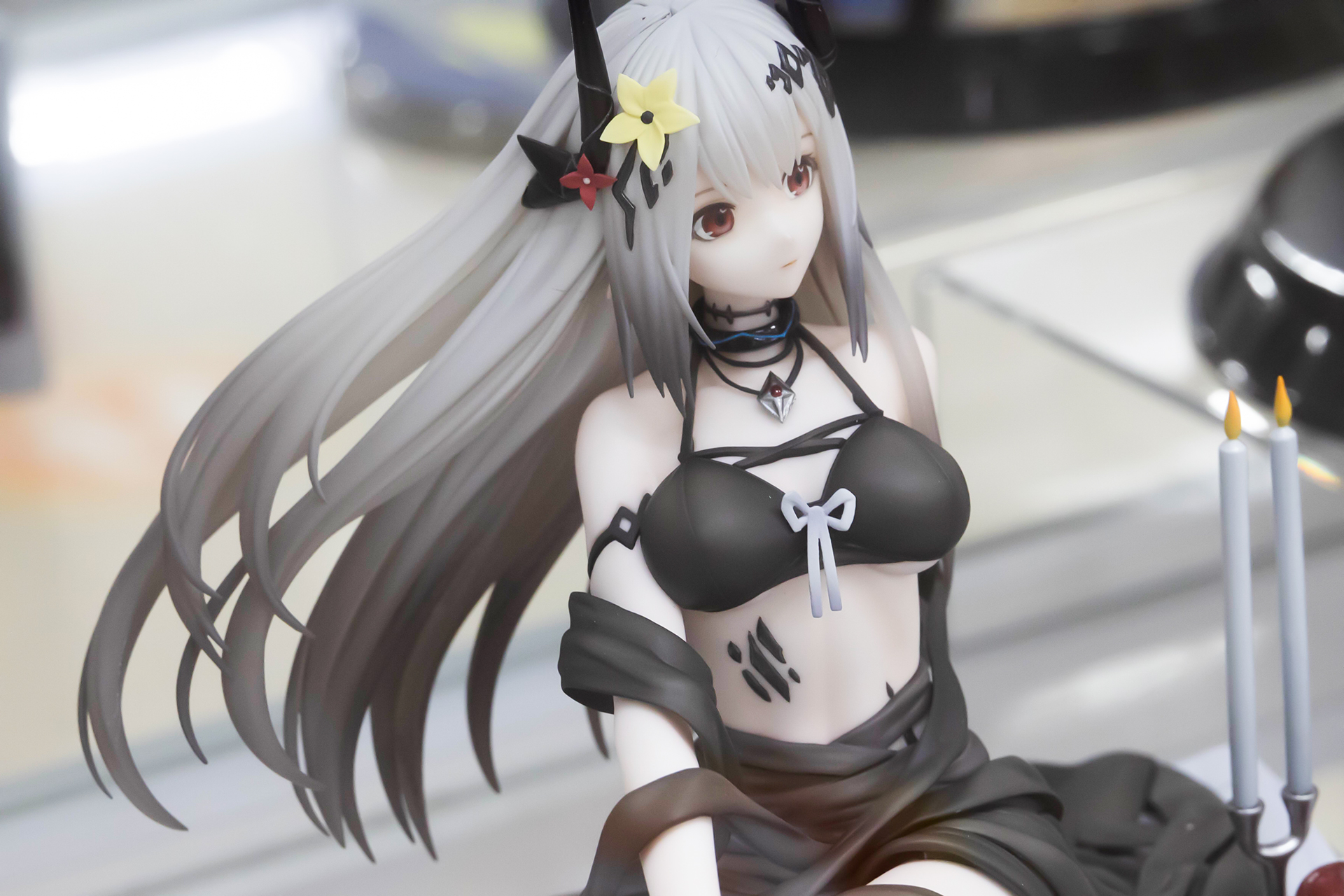 長い髪は毛先に掛けてグラデーションが掛けられている