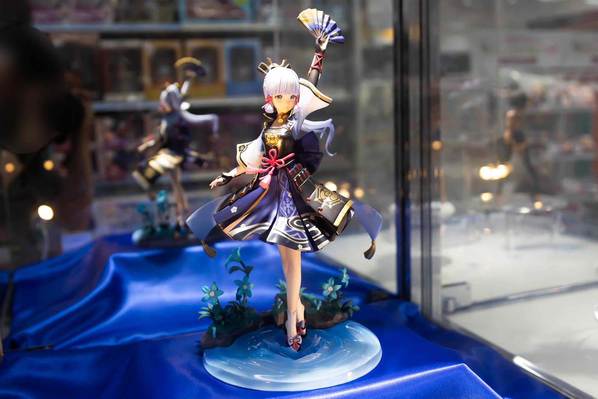 台座部分を含んだフィギュアの全高は約290mm